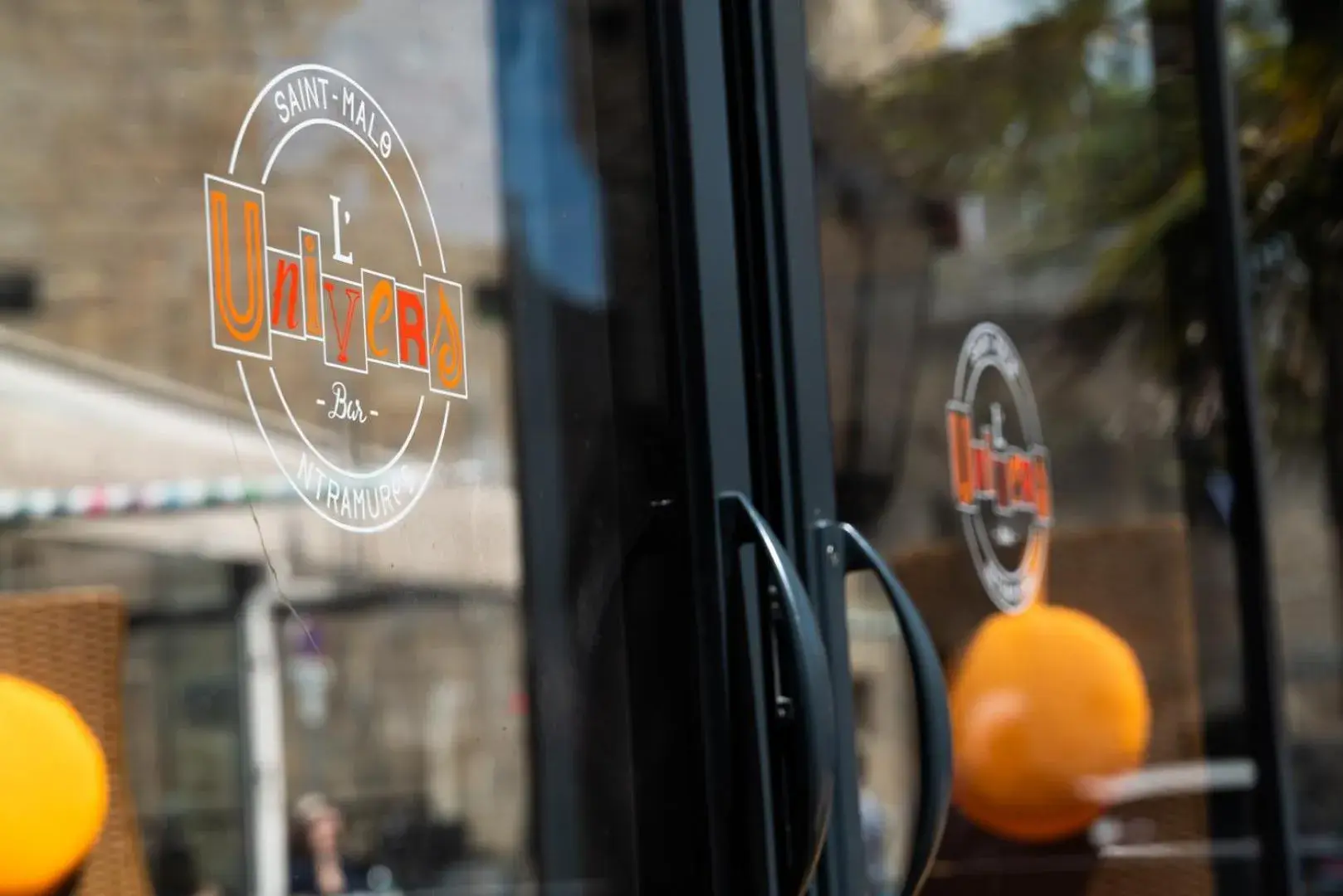 Lounge or bar in Hotel De L'univers Lounge or bar in Hotel De L'univers