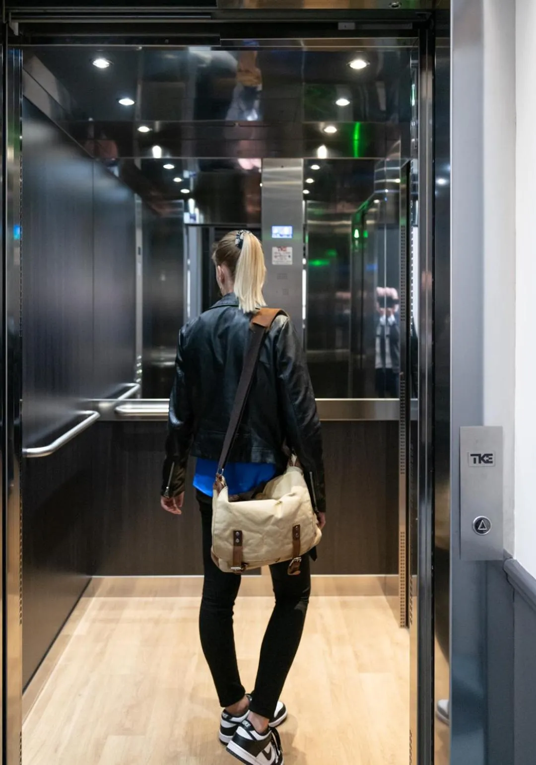 elevator in Hotel De L'univers