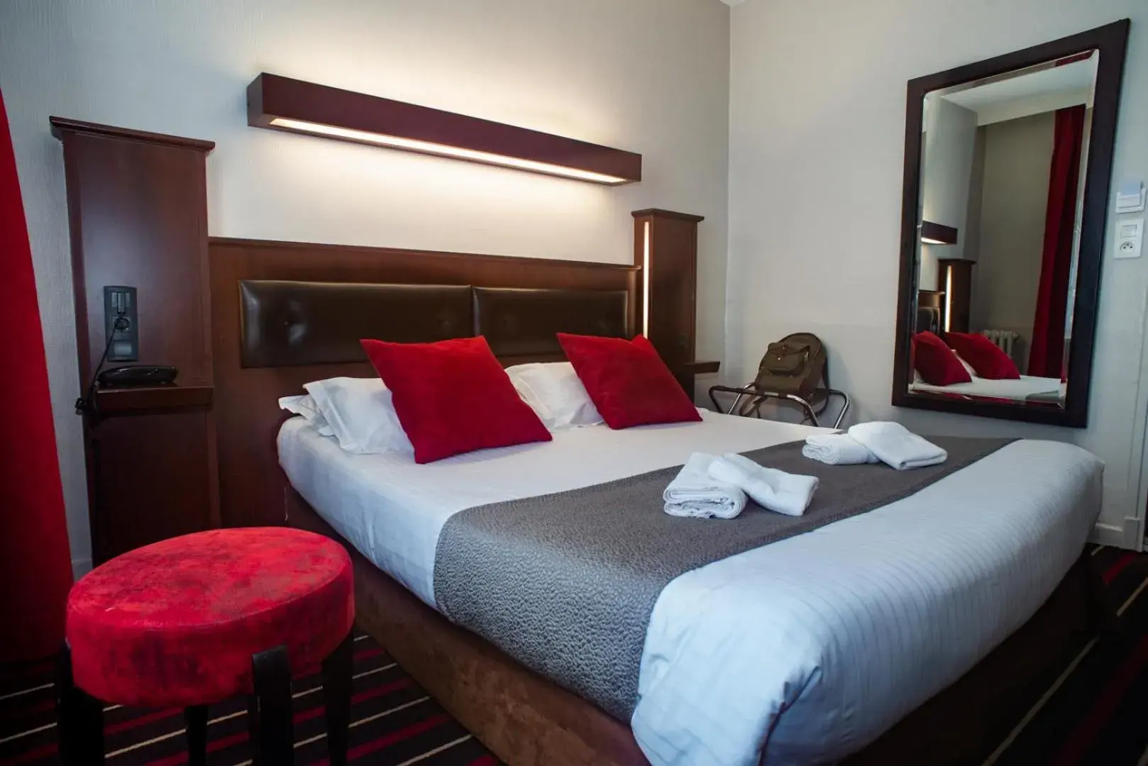 Bedroom, Bed in Hotel De L'univers Bedroom, Bed in Hotel De L'univers
