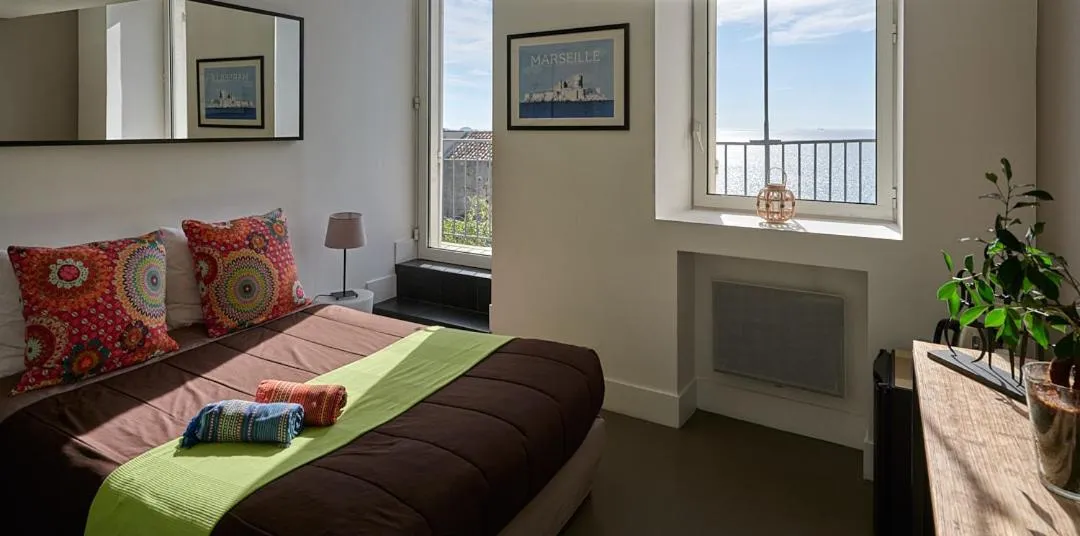 Bed in La LUNA of MARSEILLE - VILLA D'ARCHITECTE B&B