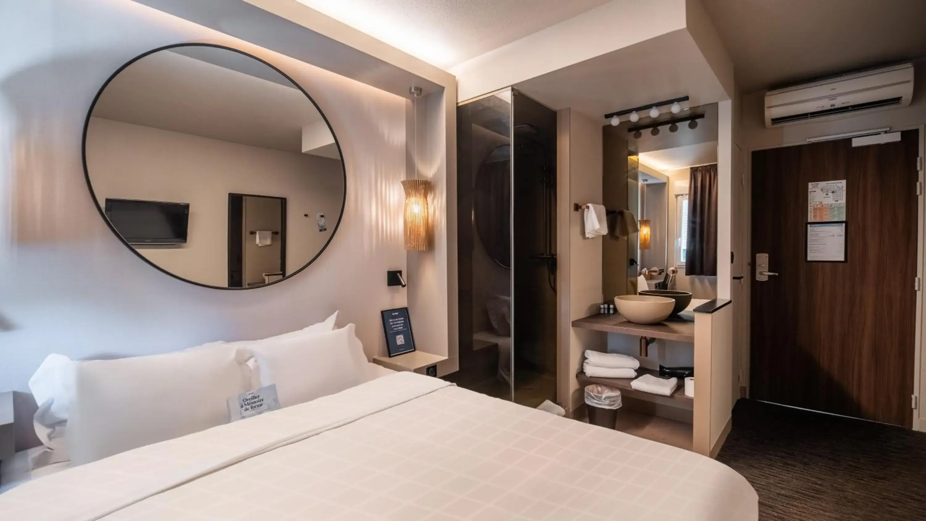 Photo of the whole room, Bed in Hôtel Kyriad Brive Ouest Photo of the whole room, Bed in Hôtel Kyriad Brive Ouest