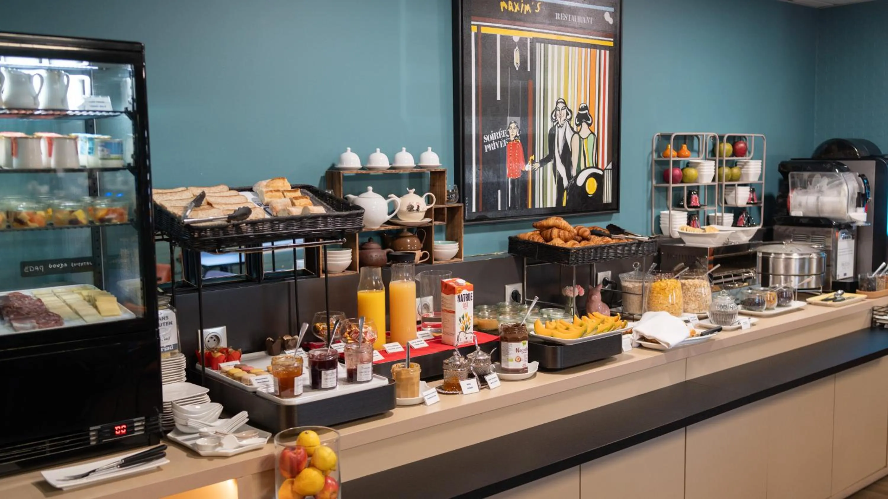 Buffet breakfast in Hôtel Kyriad Brive Ouest