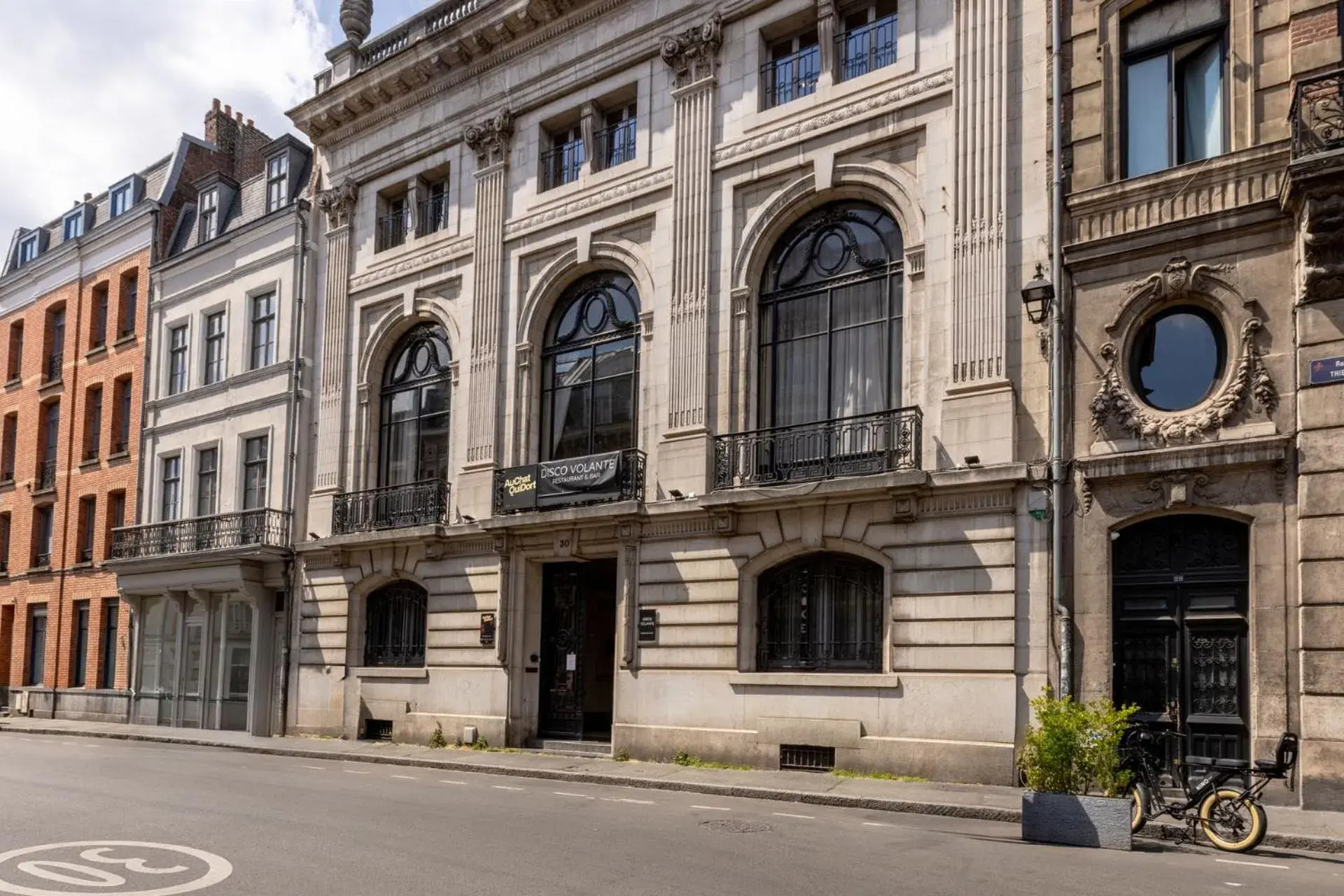 Property building in Au Chat Qui Dort Lille - Thiers Property building in Au Chat Qui Dort Lille - Thiers