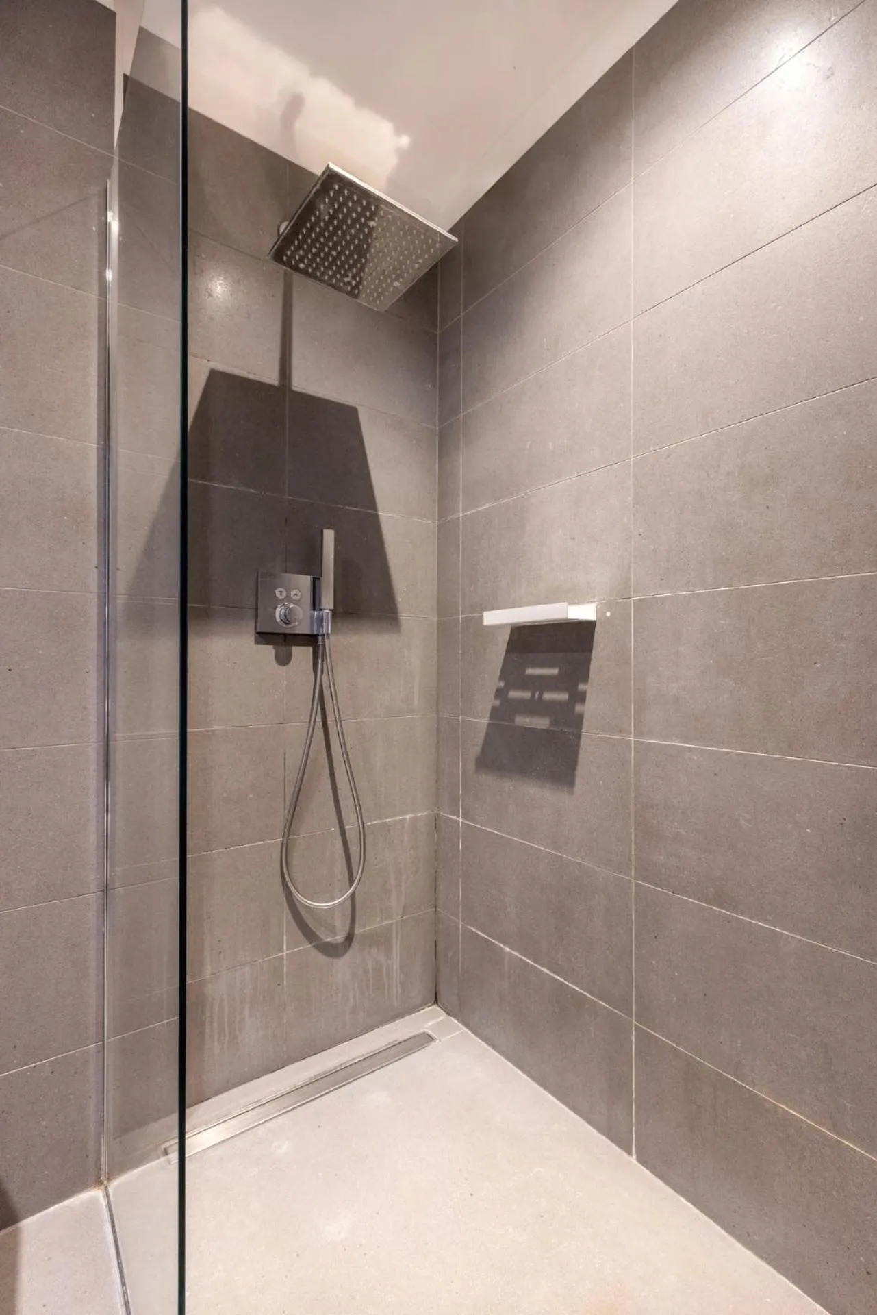 Bathroom in Au Chat Qui Dort Lille - Thiers