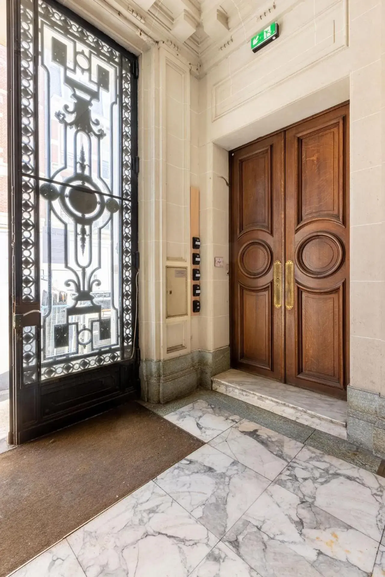 Lobby or reception in Au Chat Qui Dort Lille - Thiers Lobby or reception in Au Chat Qui Dort Lille - Thiers