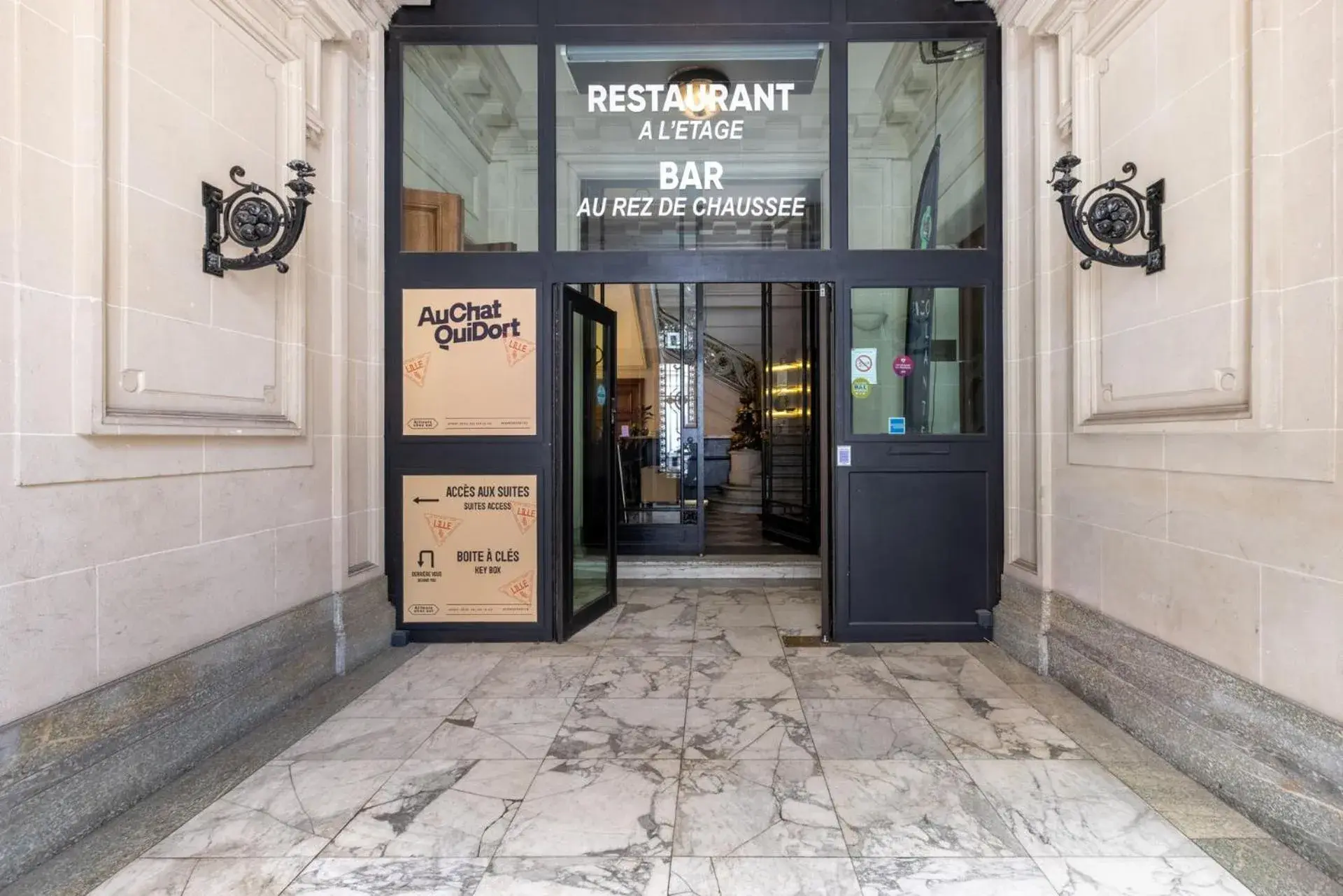 Lobby or reception in Au Chat Qui Dort Lille - Thiers Lobby or reception in Au Chat Qui Dort Lille - Thiers