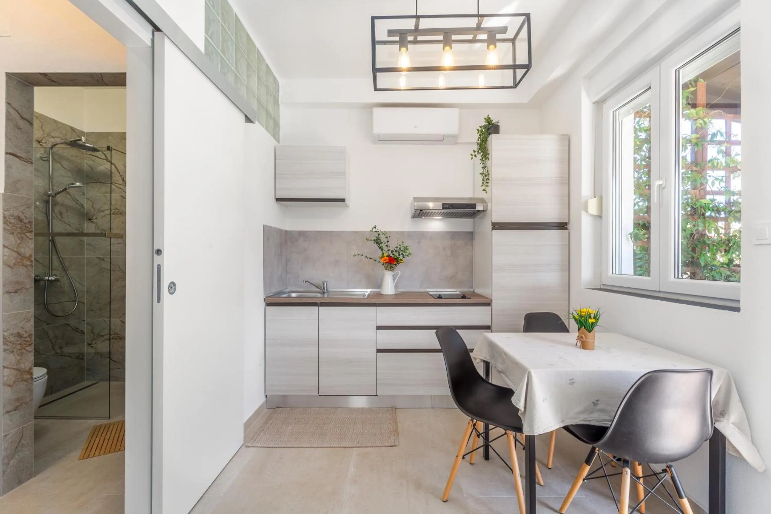 Kitchen or kitchenette in Trbović Apartments Peaceful stay with Free Parking, Pet-Friendly, and Bike Storage in Umag