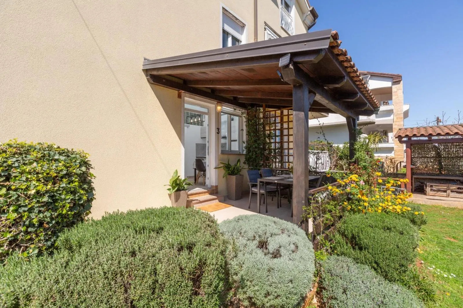 Spring in Trbović Apartments Peaceful stay with Free Parking, Pet-Friendly, and Bike Storage in Umag