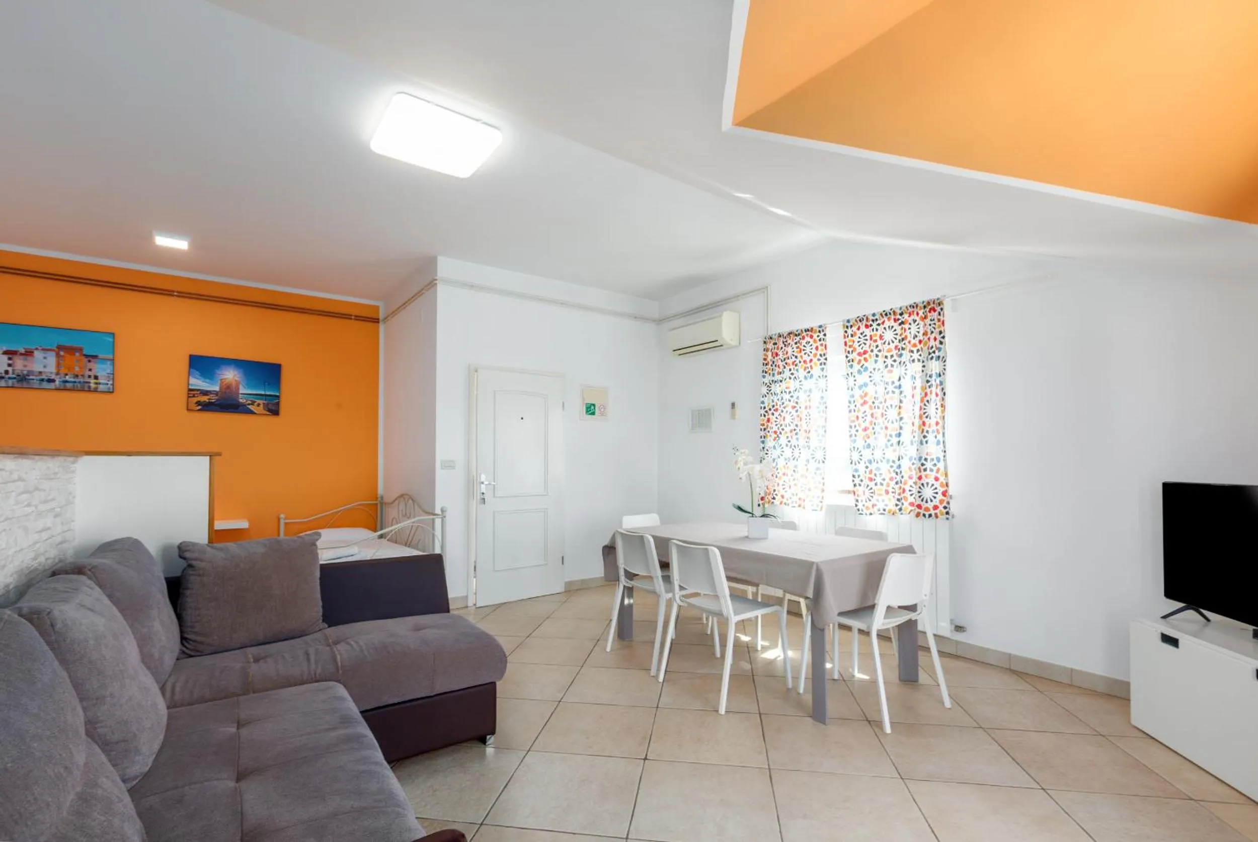 TV and multimedia in Trbović Apartments Peaceful stay with Free Parking, Pet-Friendly, and Bike Storage in Umag