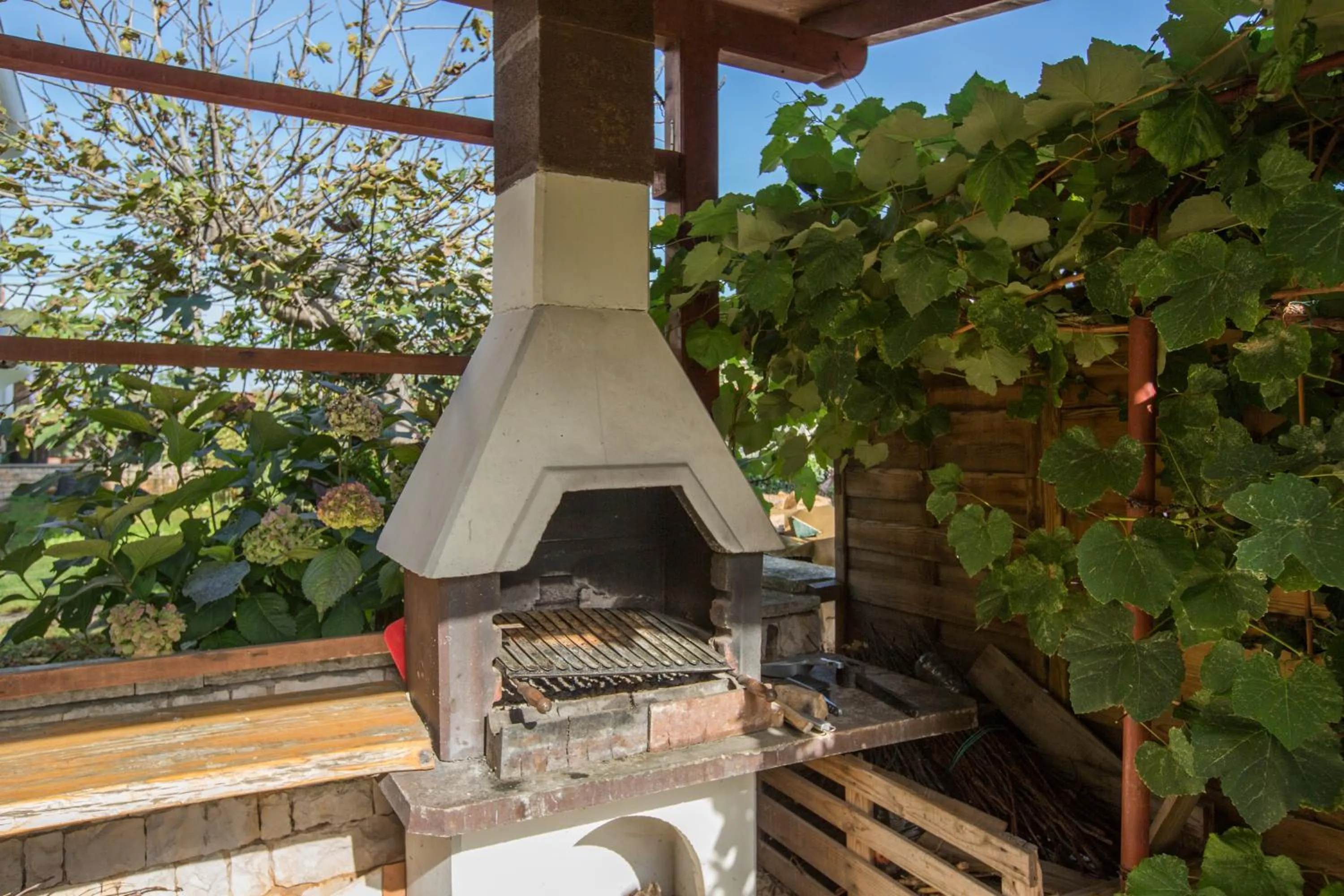 BBQ facilities in Trbović Apartments Peaceful stay with Free Parking, Pet-Friendly, and Bike Storage in Umag