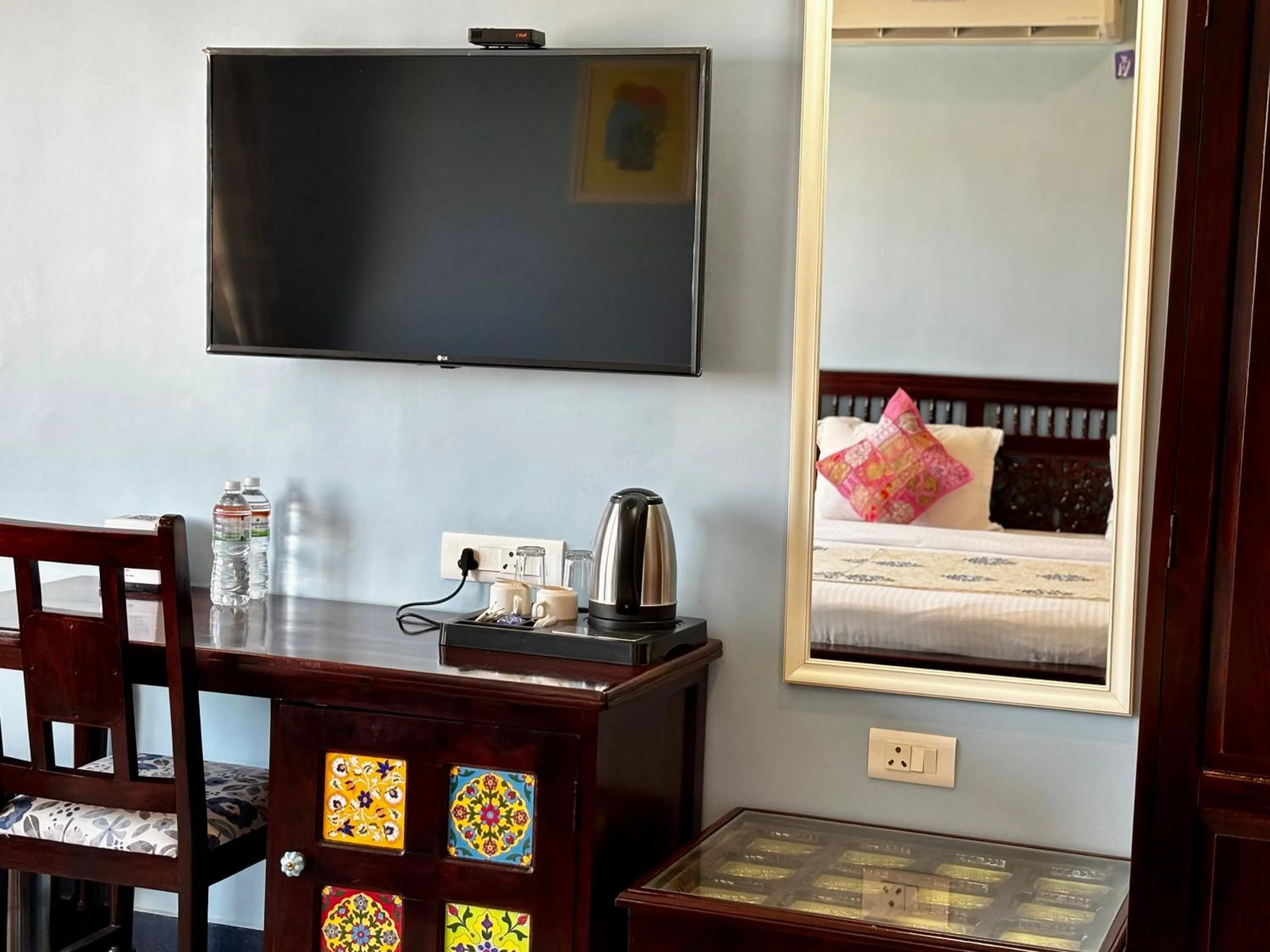 TV and multimedia, Bed in Kankariya Heritage