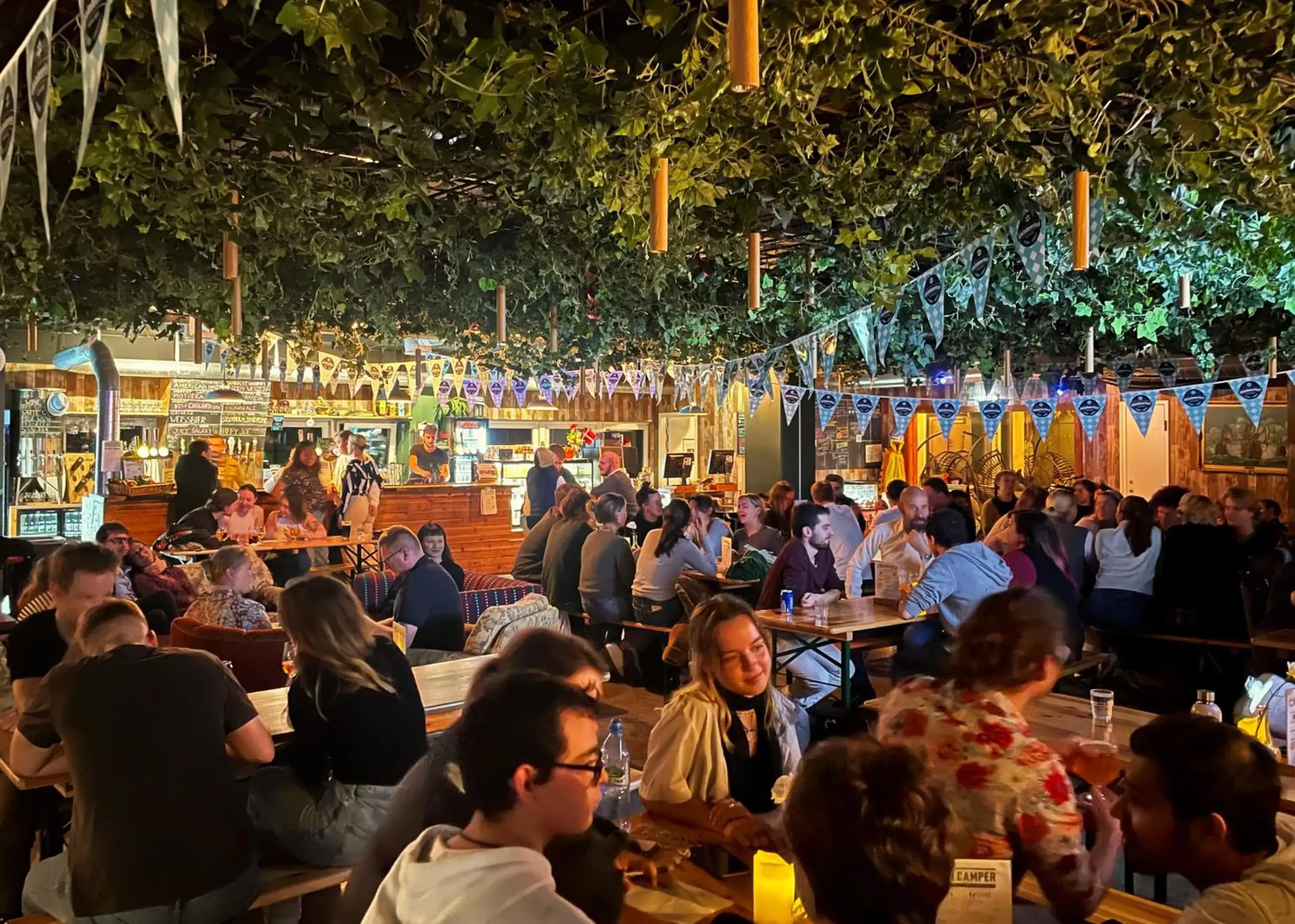 Lounge or bar in Urban Camper Hostel & Bar Lounge or bar in Urban Camper Hostel & Bar