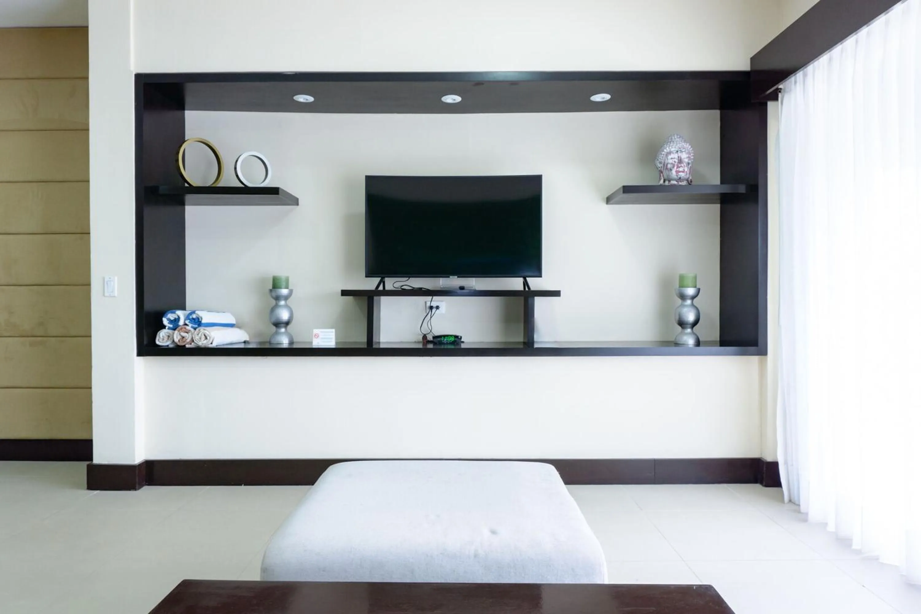 TV and multimedia, Bed in Aldea Beachside Condo by BVR