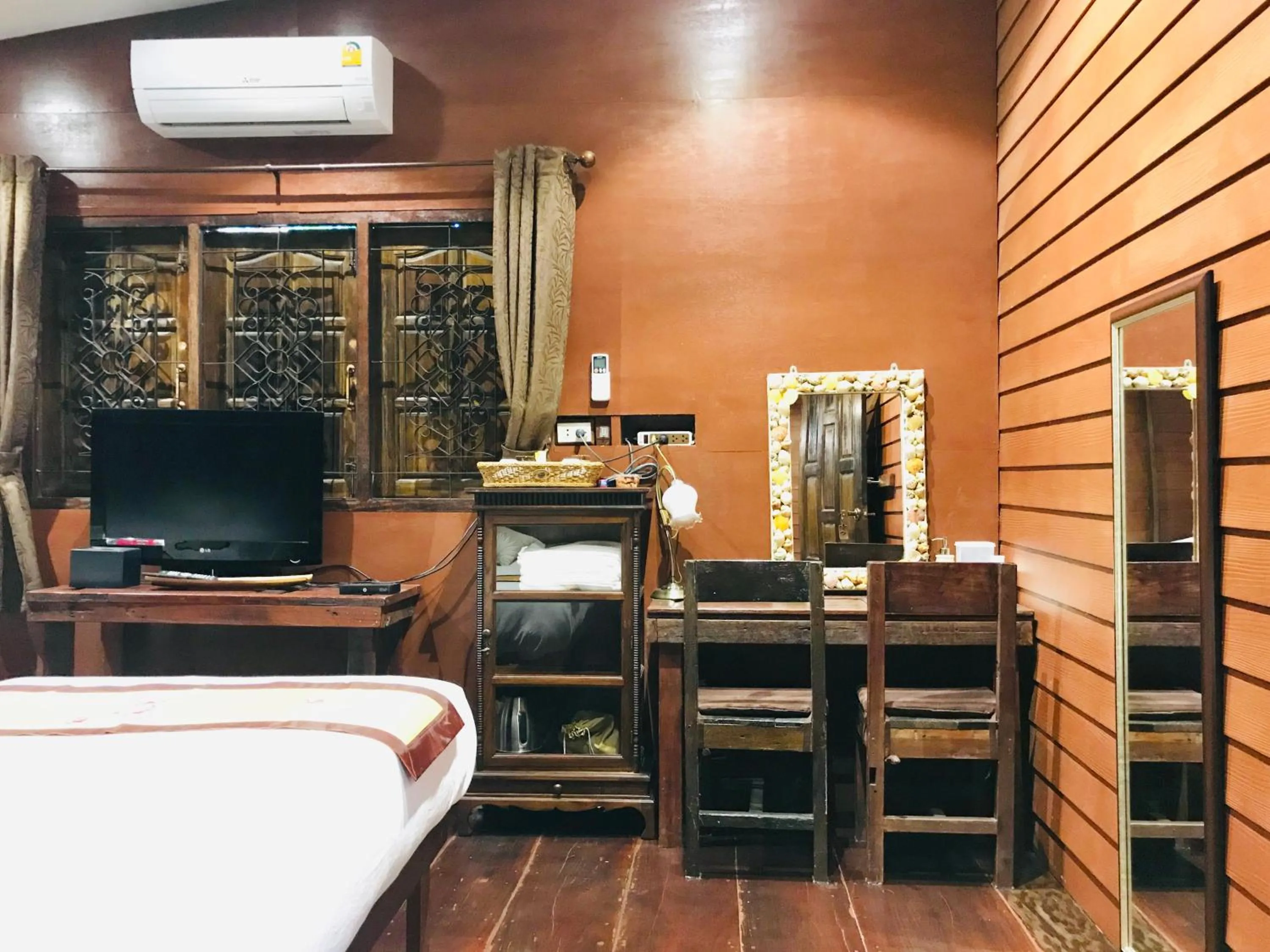 TV and multimedia in Reuan Vilawan