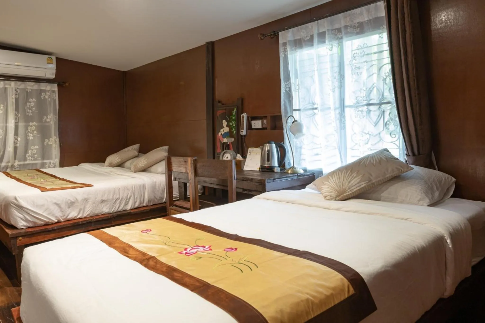 Bedroom, Bed in Reuan Vilawan