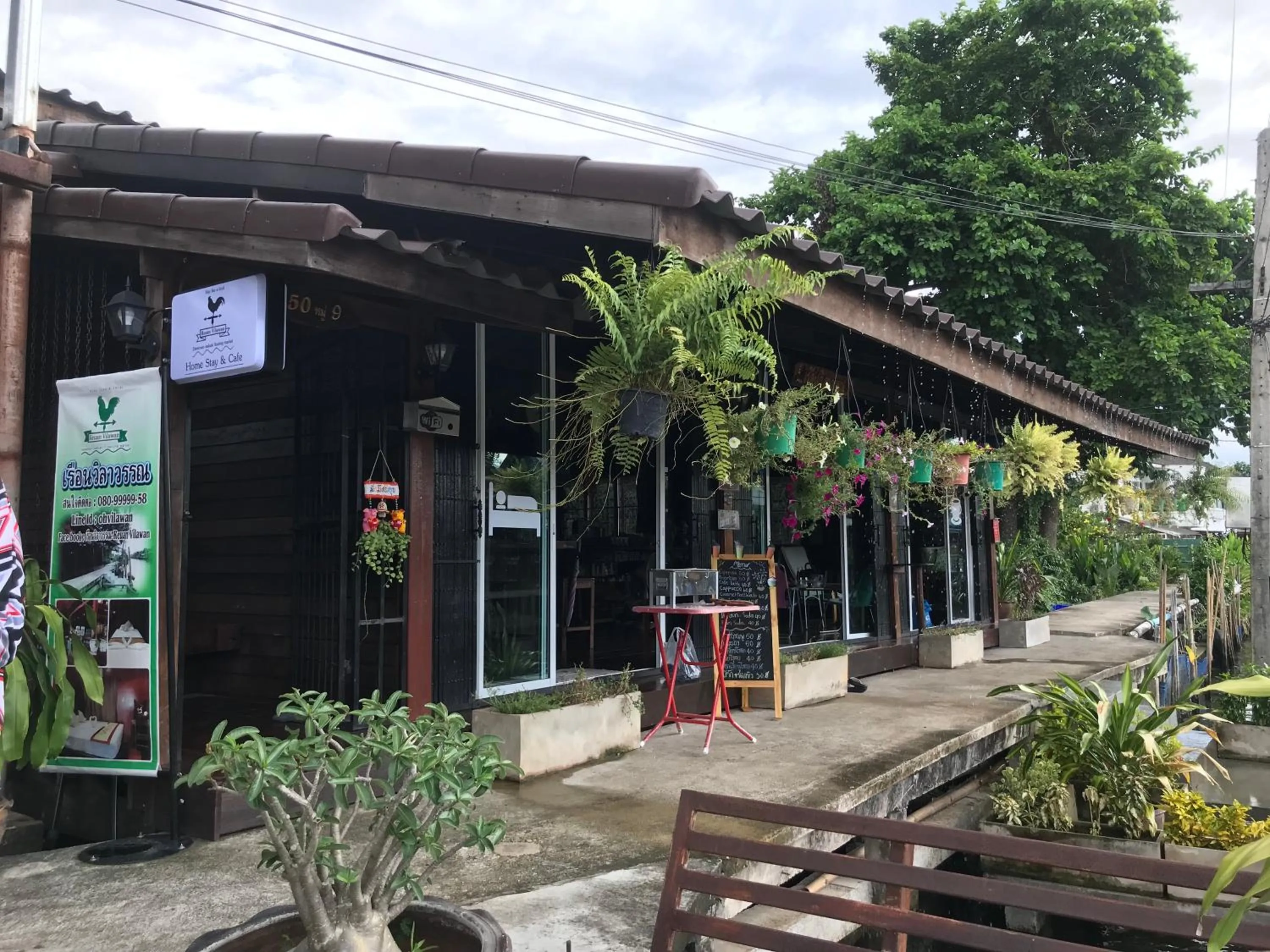 Facade/entrance in Reuan Vilawan