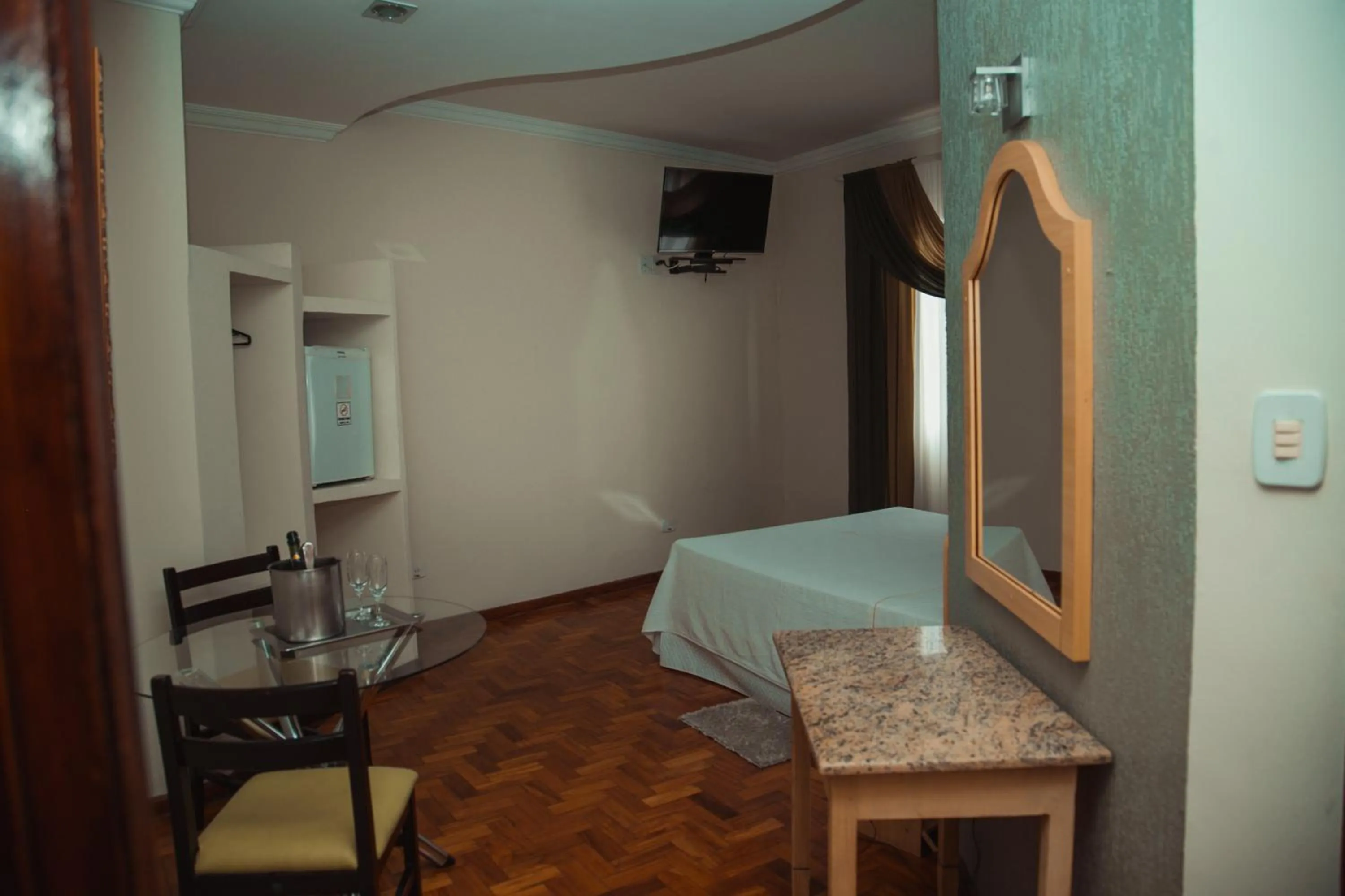 Photo of the whole room in Hotel Meri Conselheiro Lafaiete