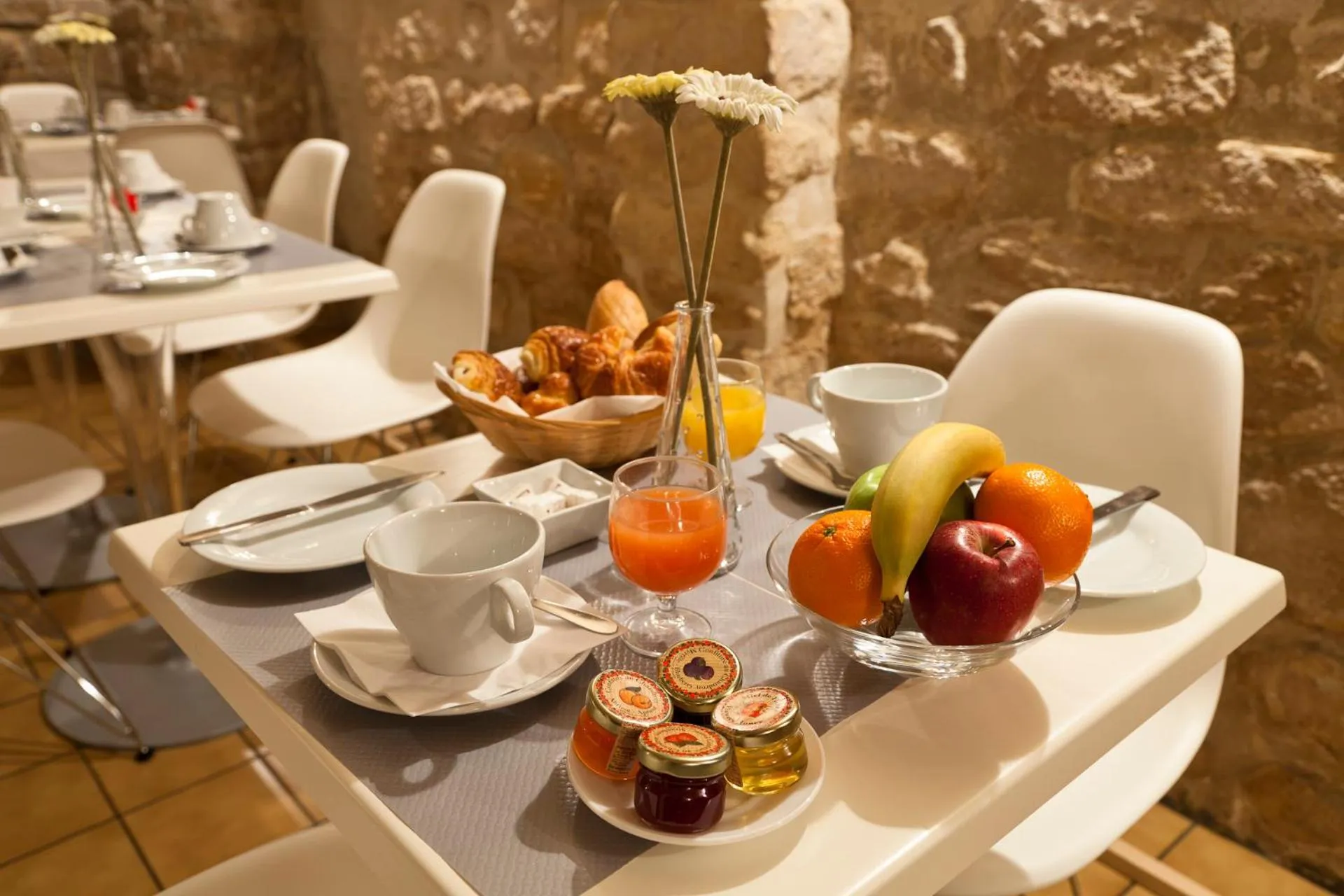 Restaurant/places to eat in Hôtel Marais de Launay