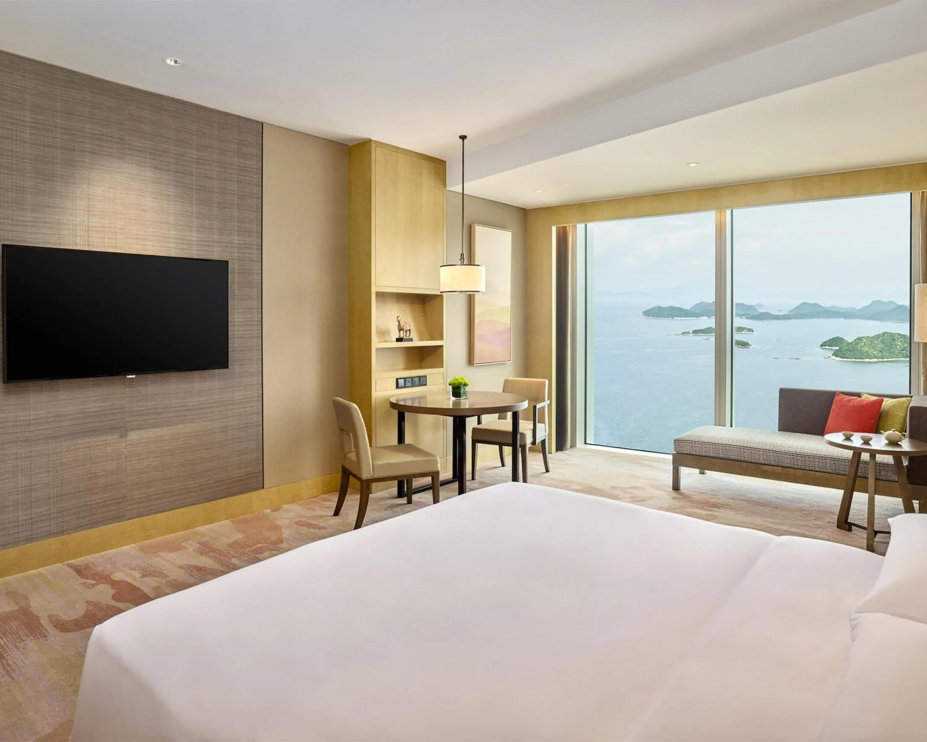 Bedroom, Bed in Hyatt Regency Shenzhen Yantian