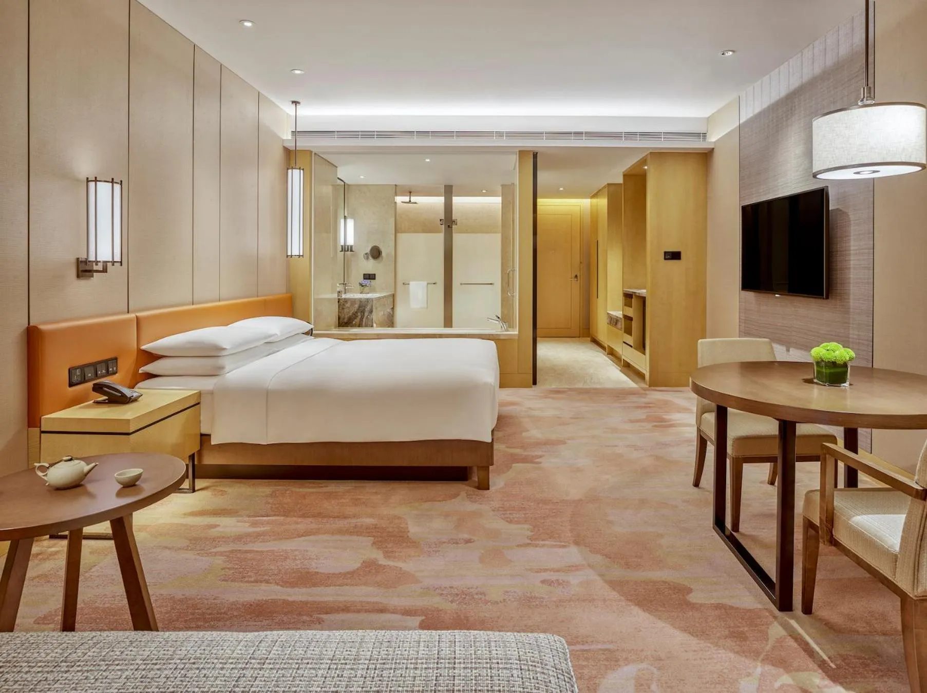 Photo of the whole room, Bed in Hyatt Regency Shenzhen Yantian