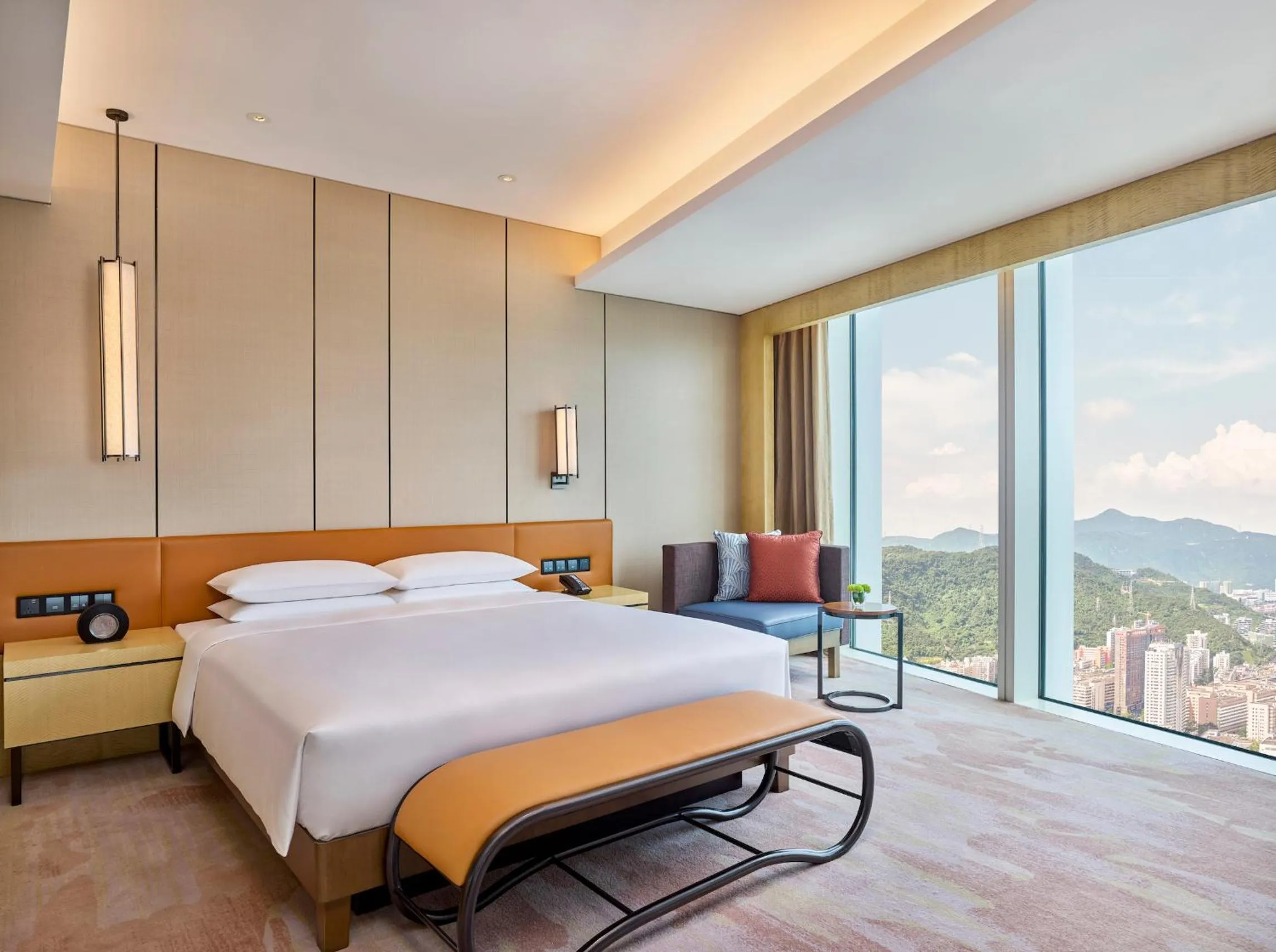 Photo of the whole room, Bed in Hyatt Regency Shenzhen Yantian