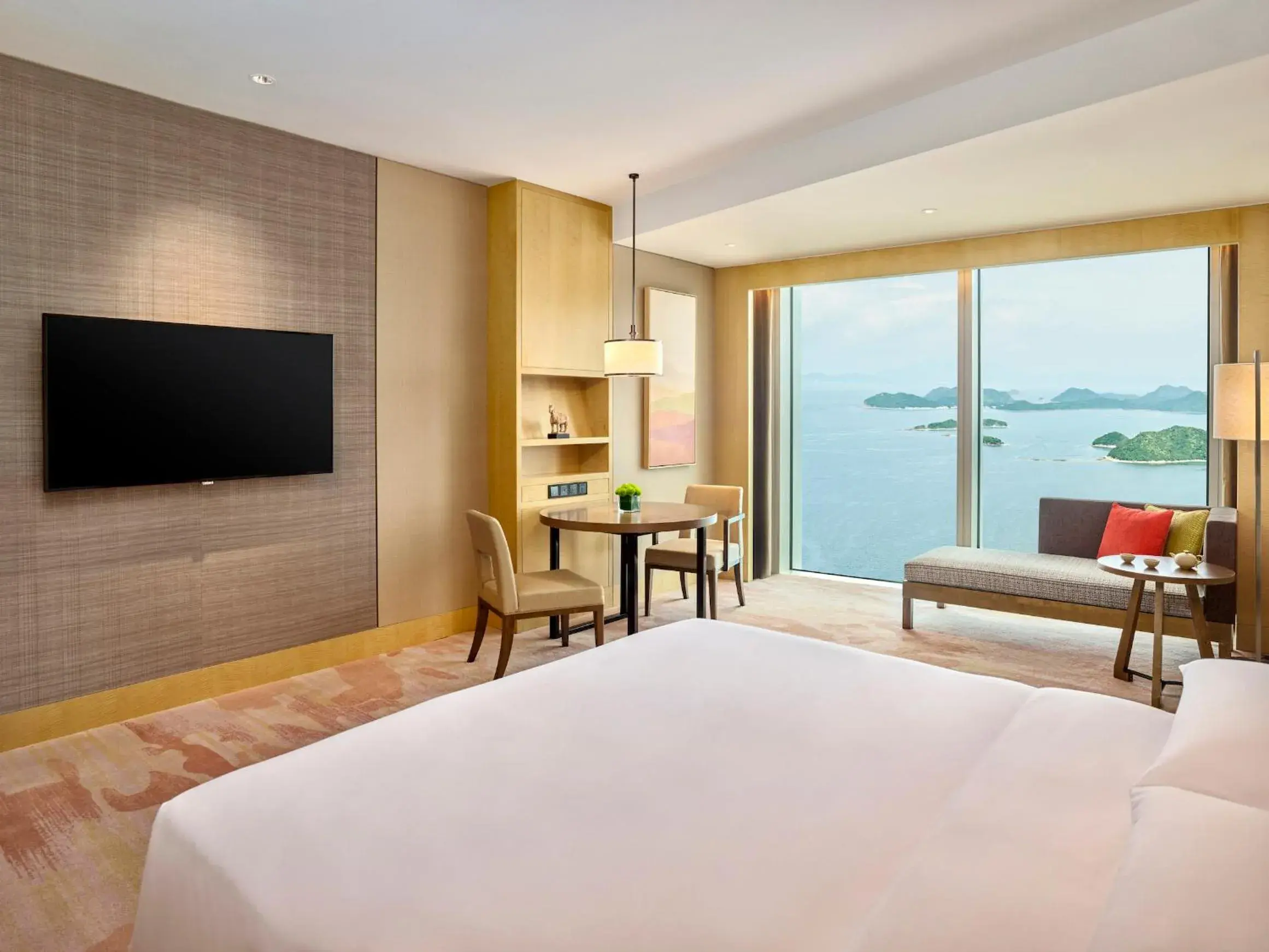 Club King Room with Ocean View in Hyatt Regency Shenzhen Yantian Club King Room with Ocean View in Hyatt Regency Shenzhen Yantian