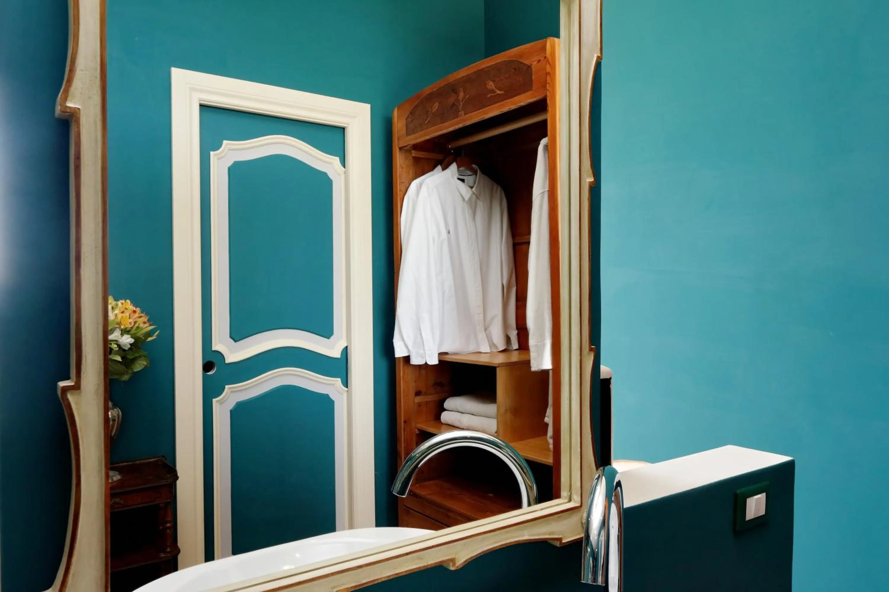 Bathroom, Bed in Tenuta Lisetta