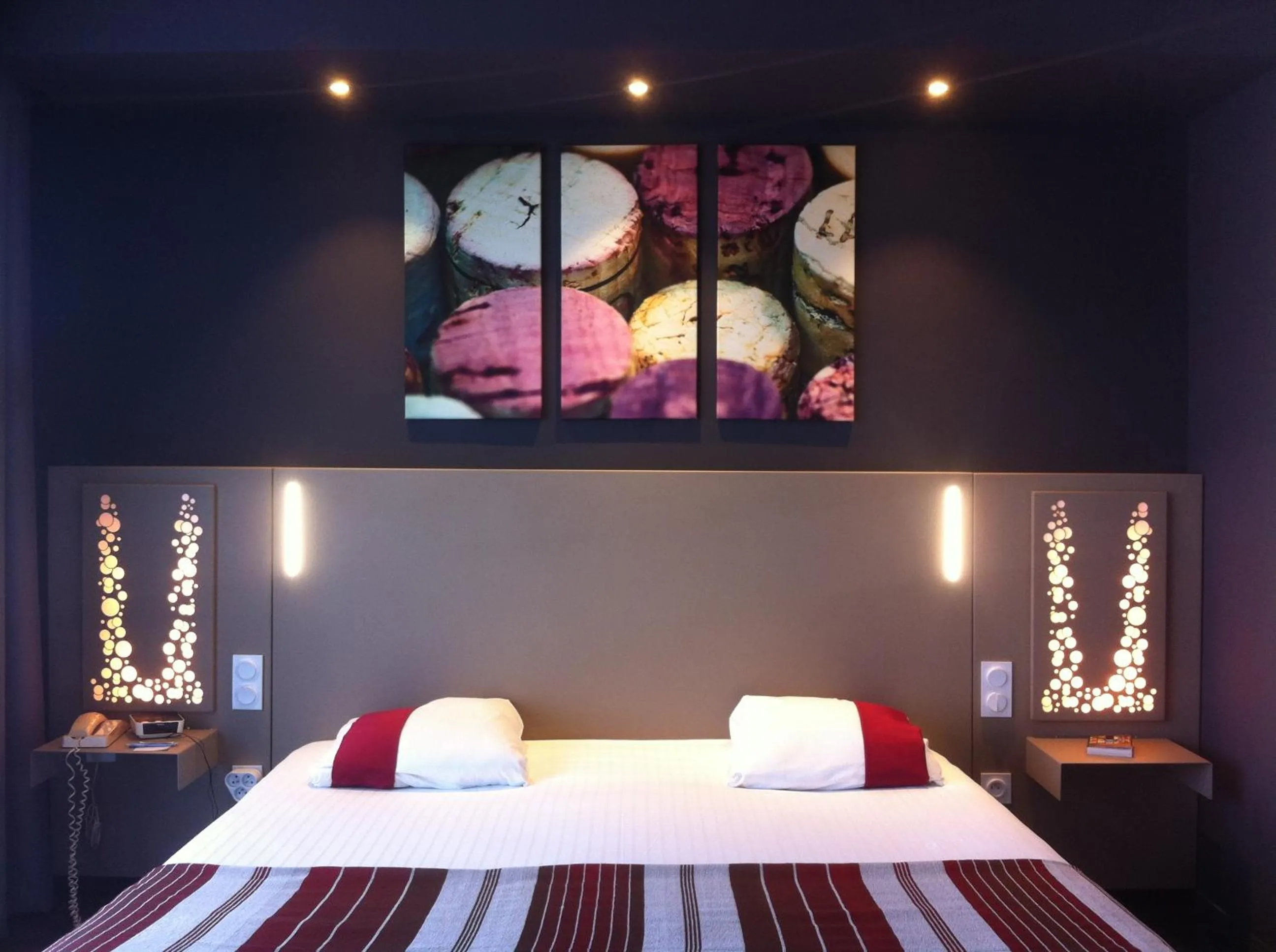 Bed in Golf Hotel Colvert - Room Service Disponible