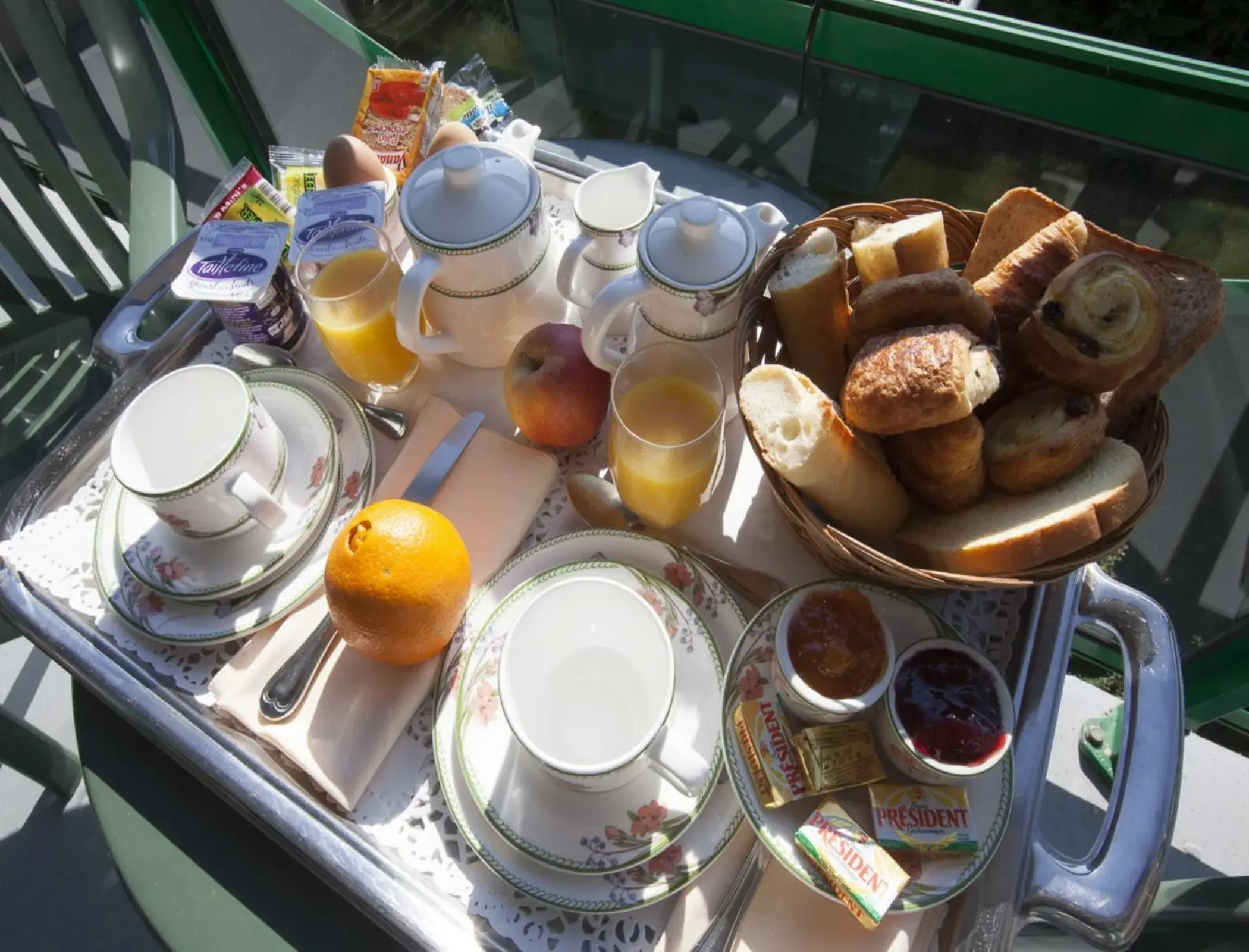 Breakfast in Golf Hotel Colvert - Room Service Disponible Breakfast in Golf Hotel Colvert - Room Service Disponible