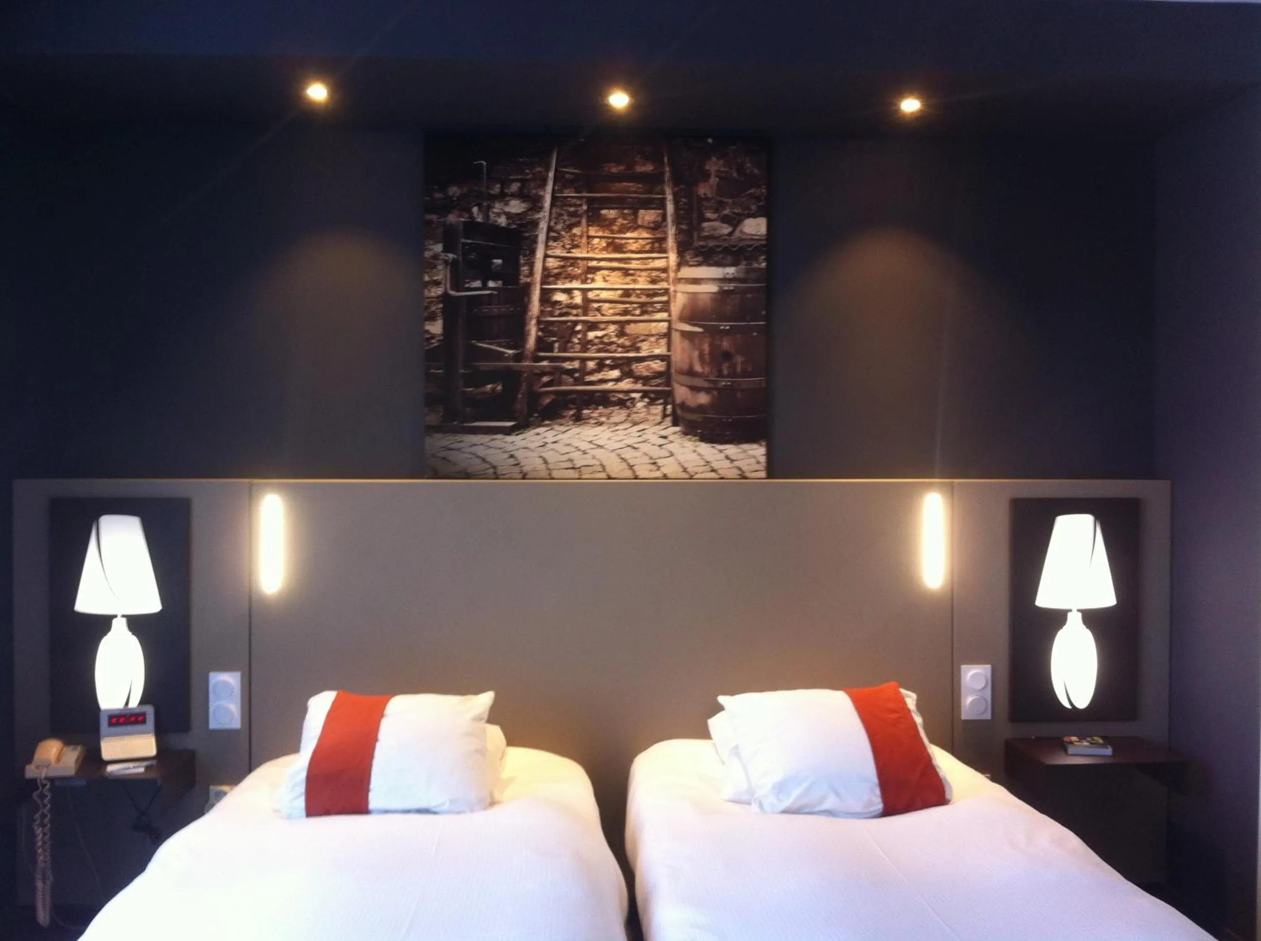 Bed in Golf Hotel Colvert - Room Service Disponible