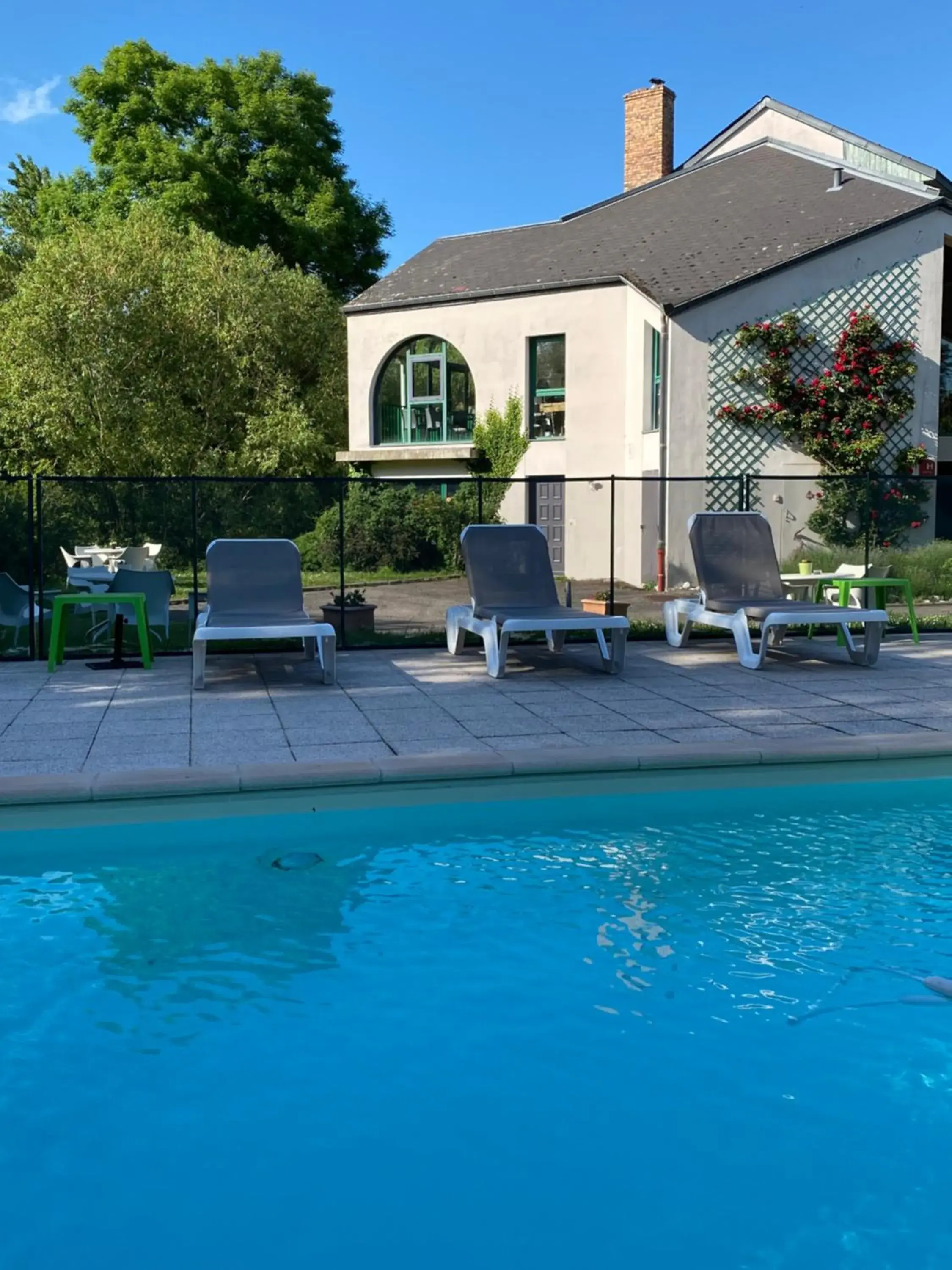 Swimming pool in Golf Hotel Colvert - Room Service Disponible Swimming pool in Golf Hotel Colvert - Room Service Disponible