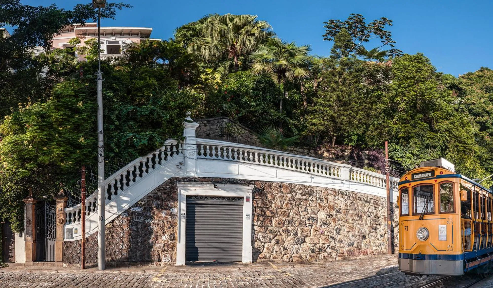 Property building in Casa Geranio