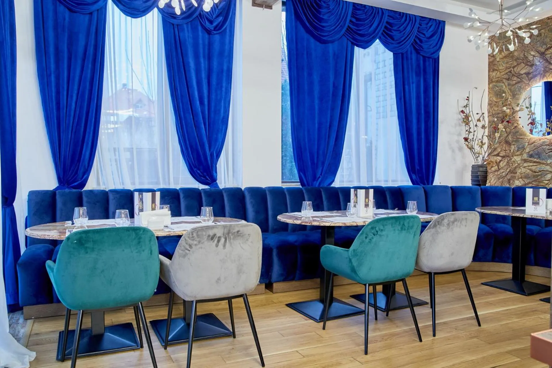 Restaurant/places to eat in Kayus