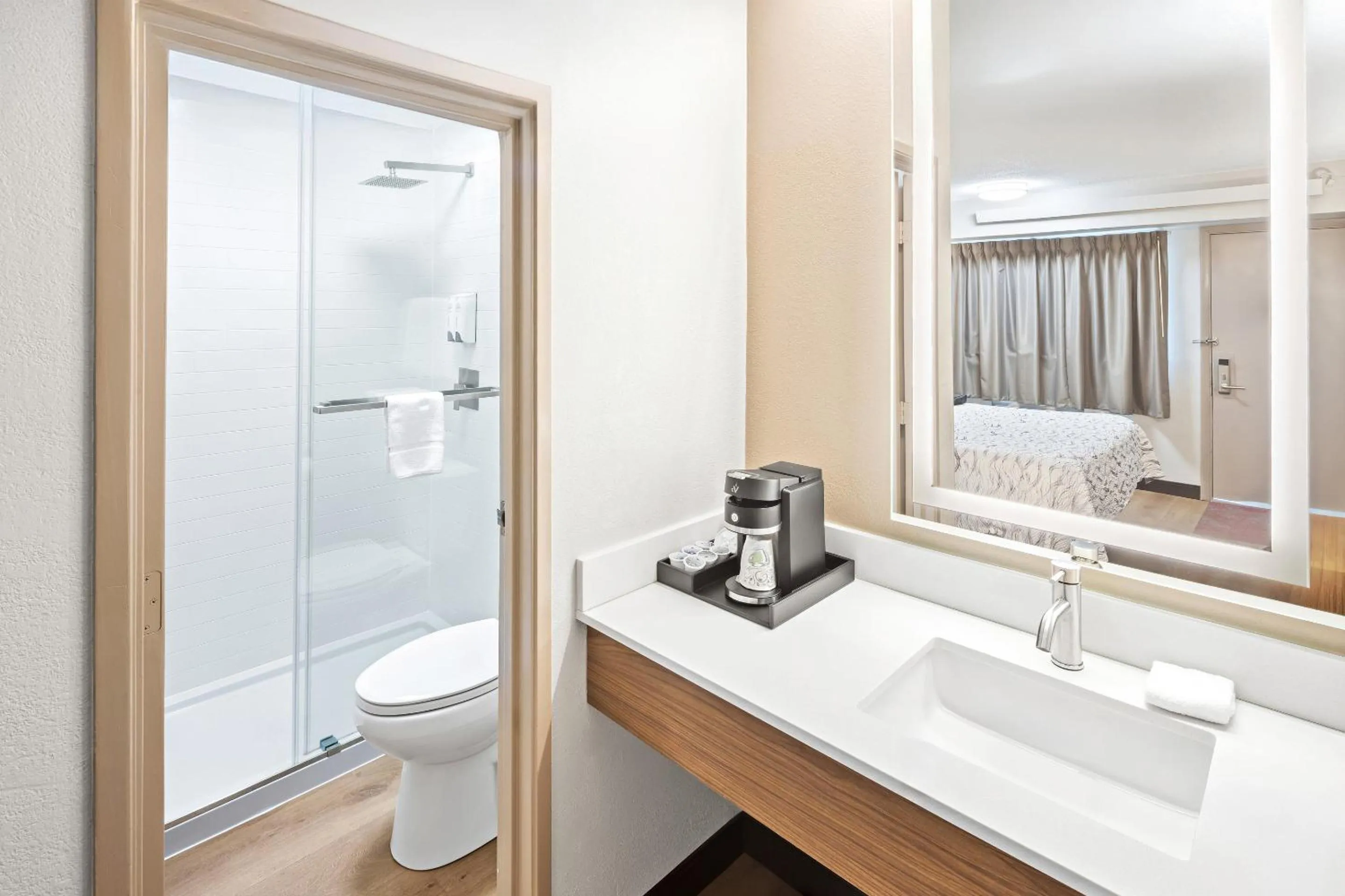 Bathroom in Red Roof Inn PLUS+ Columbus-Ohio State University OSU