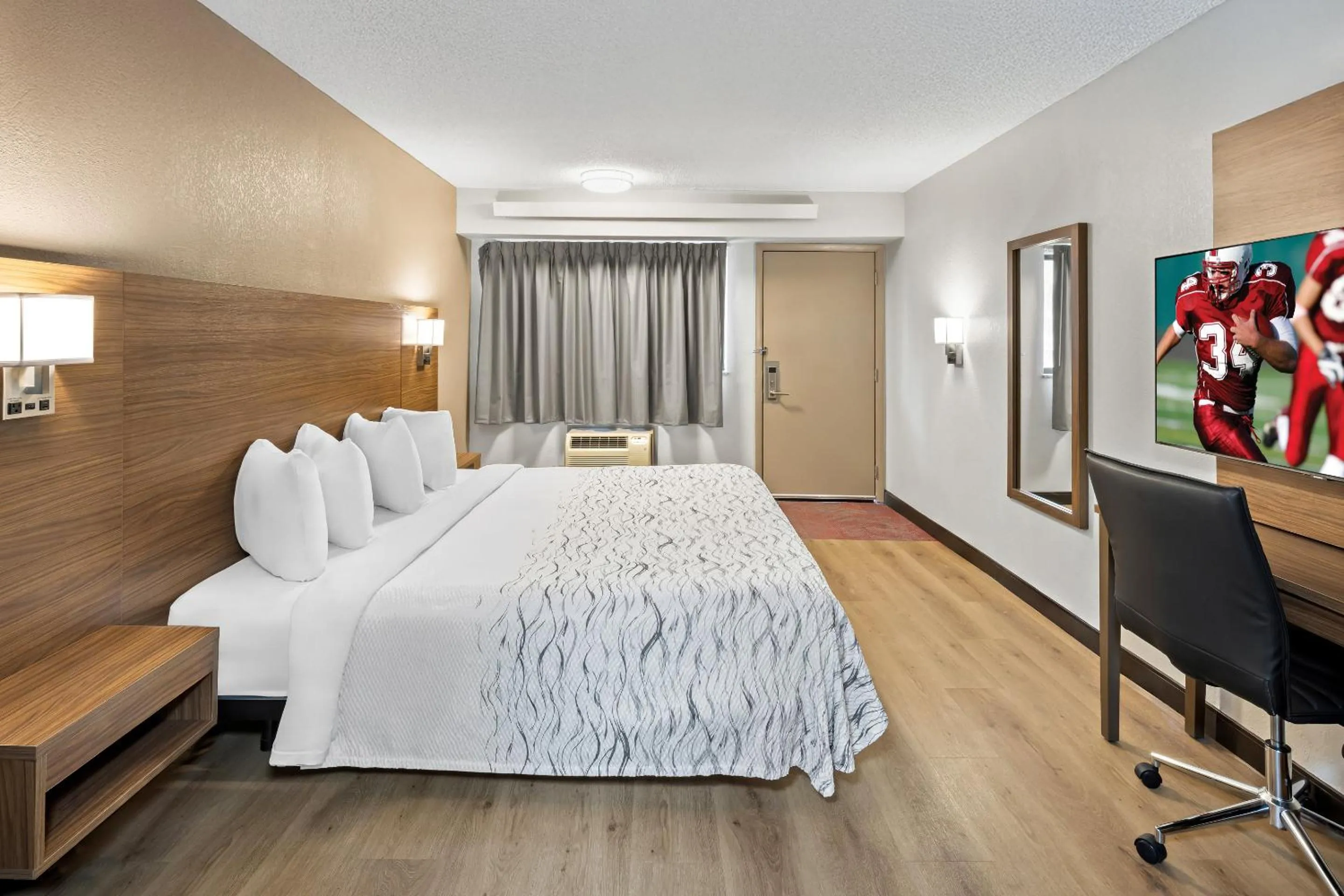 Photo of the whole room, Bed in Red Roof Inn PLUS+ Columbus-Ohio State University OSU