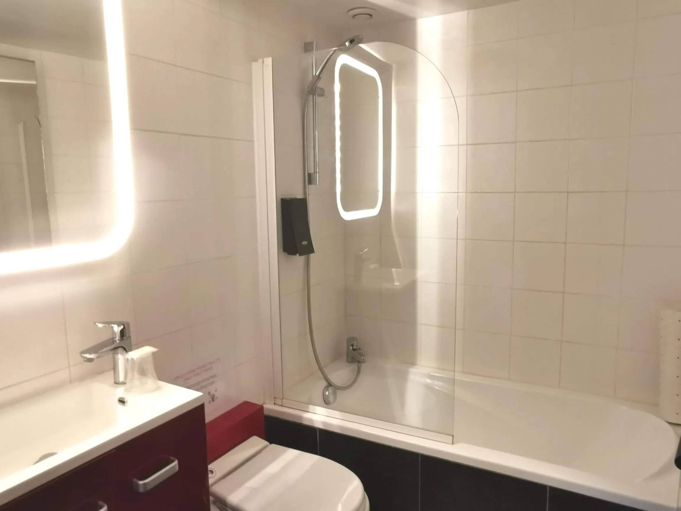 Bathroom in Hotel Alnea