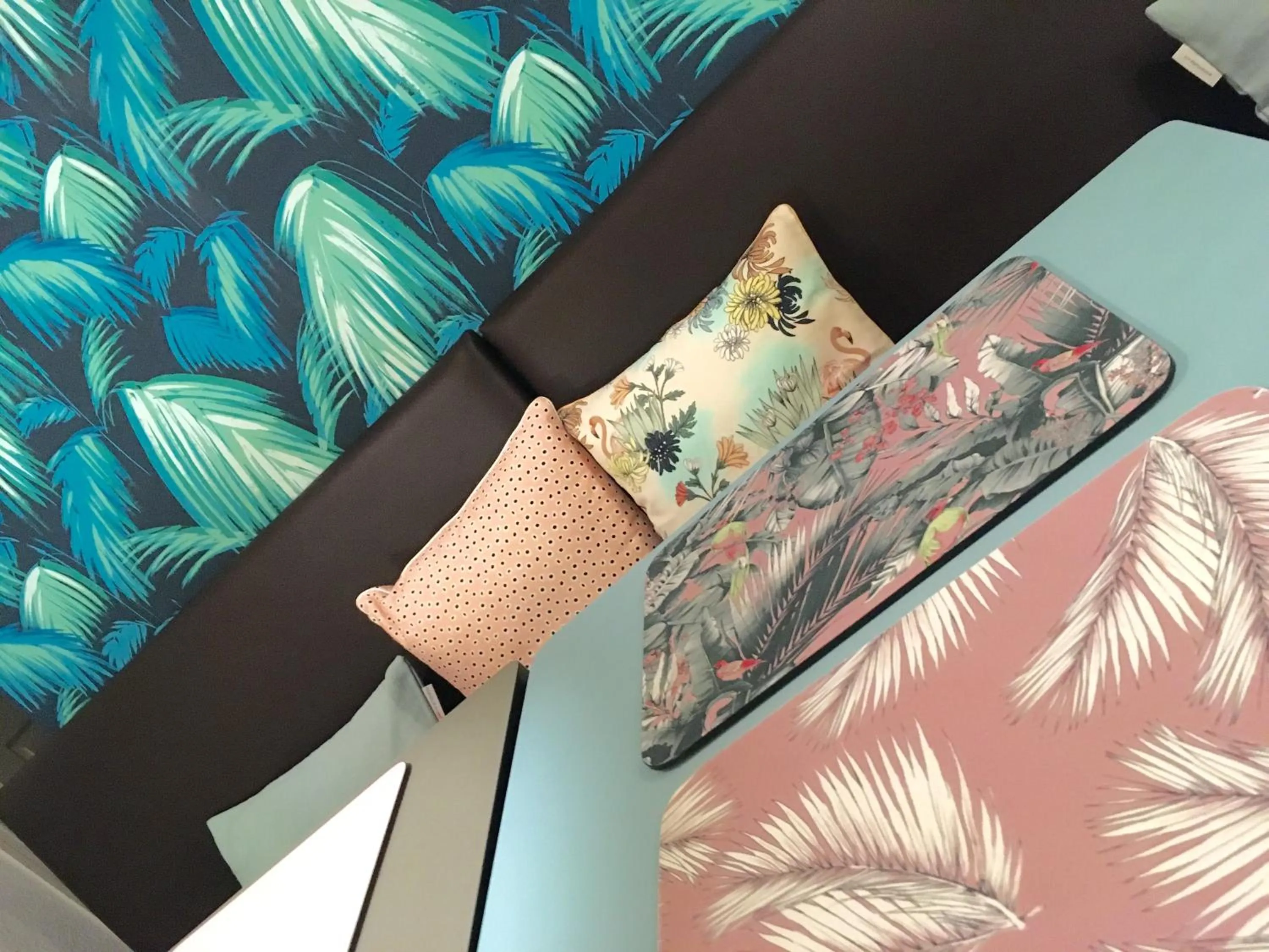 Restaurant/places to eat, Bed in Hotel Alnea