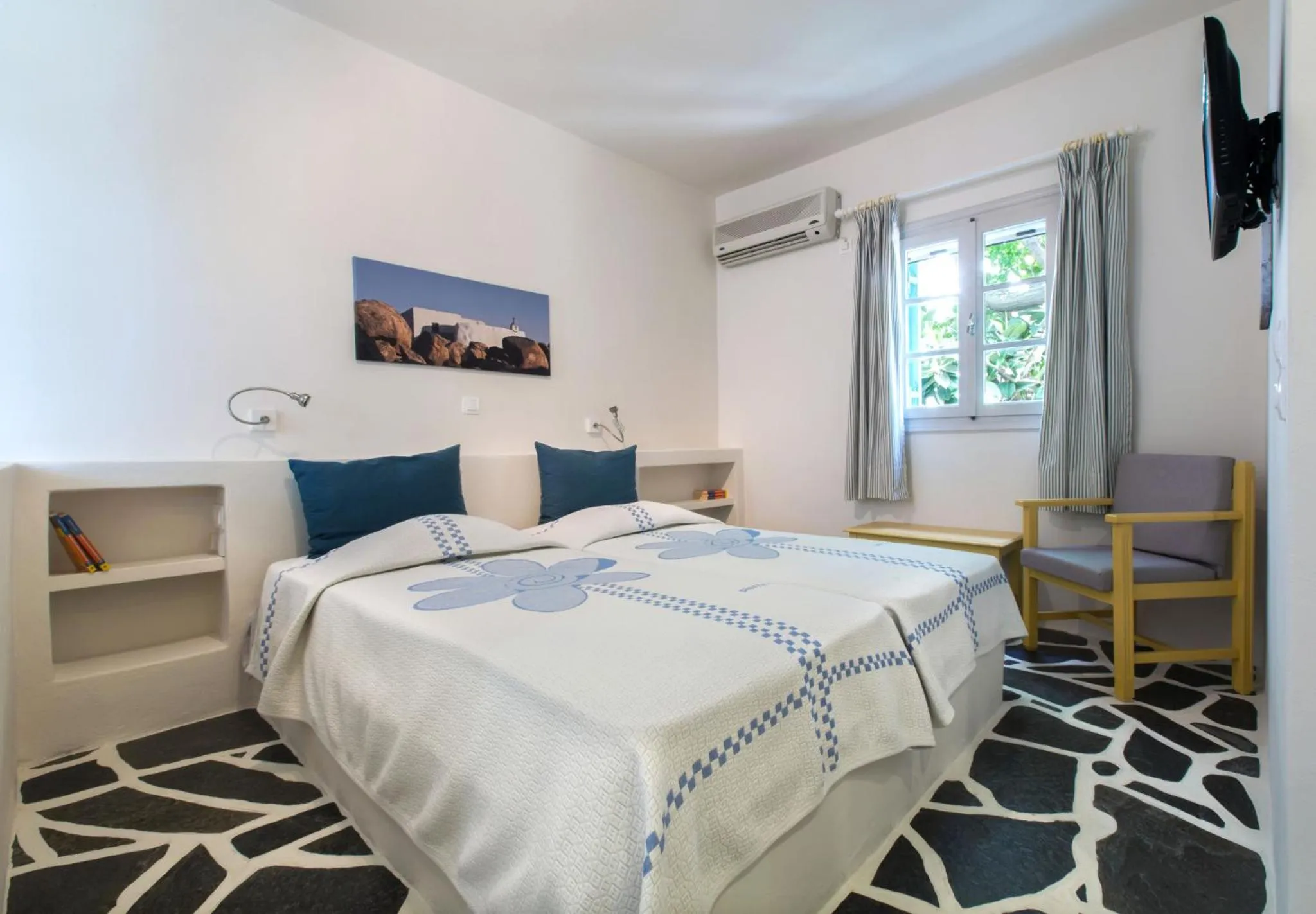 Bed in Byzantio Beach Suites & Wellness