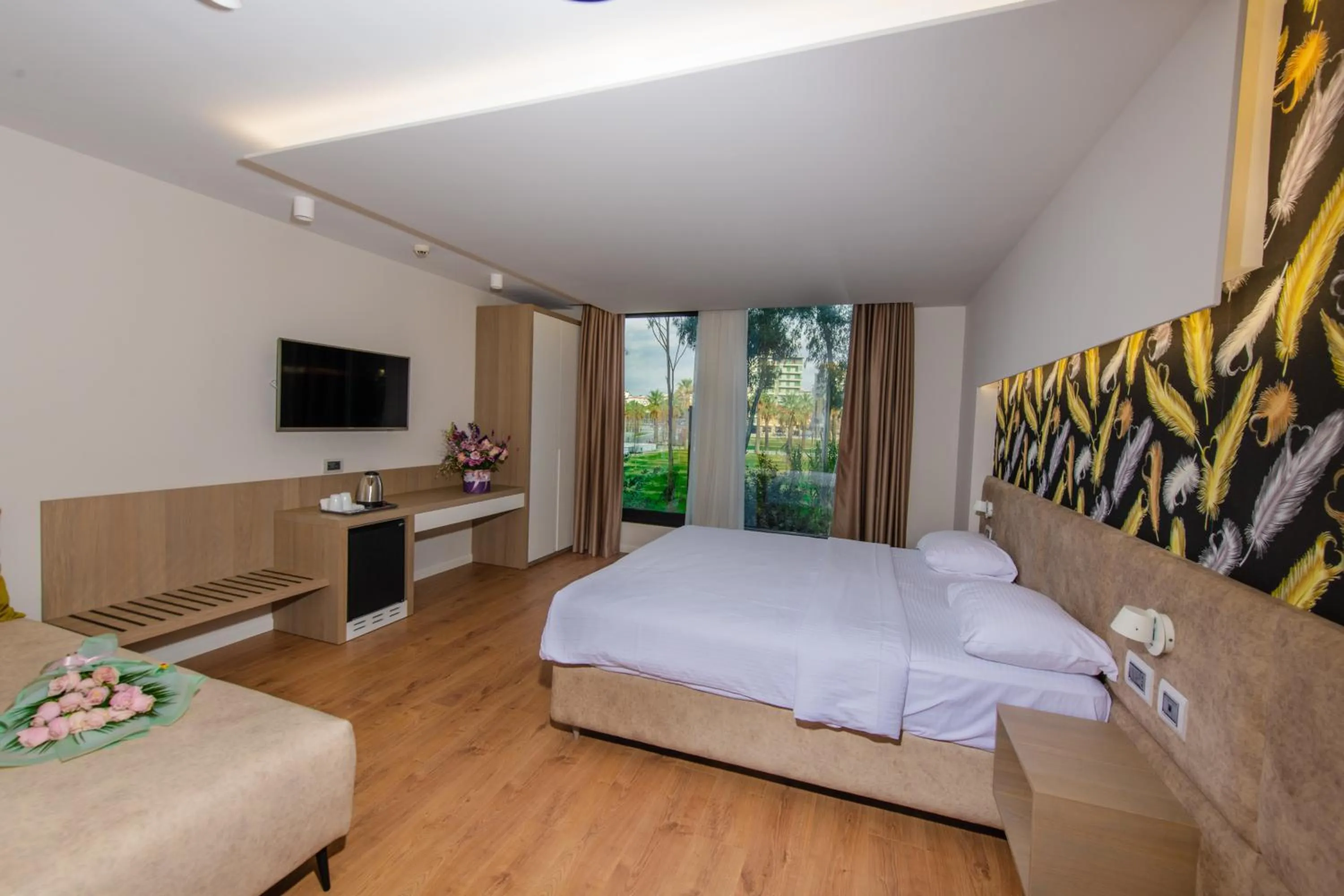 Coffee/tea facilities, Bed in Marina Premium Hotel & Apartments