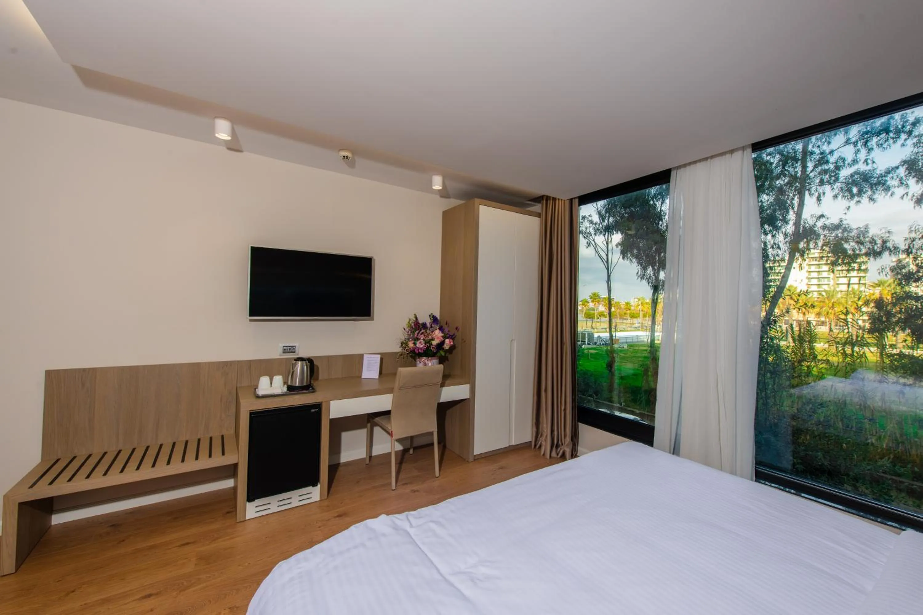 Coffee/tea facilities, Bed in Marina Premium Hotel & Apartments