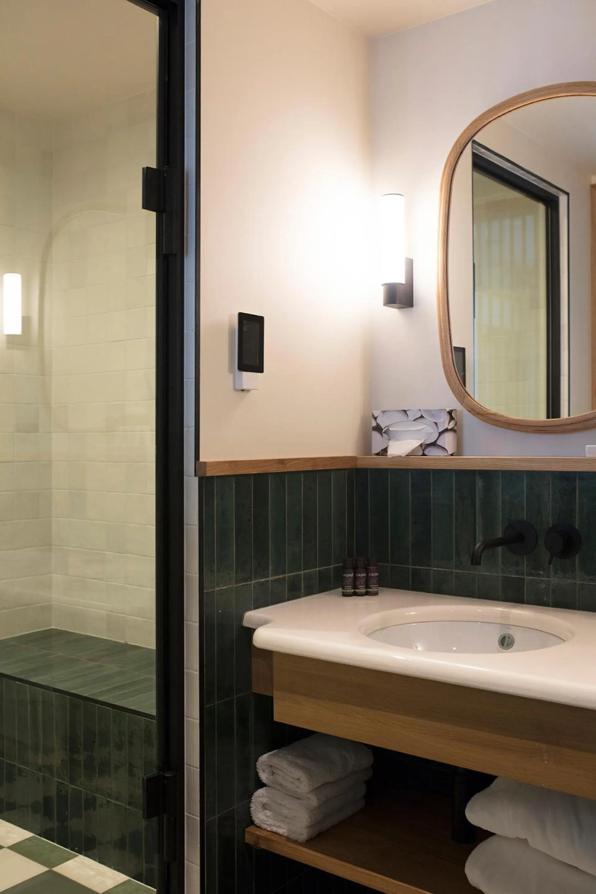 Bathroom in Hôtel Le Café de Paris