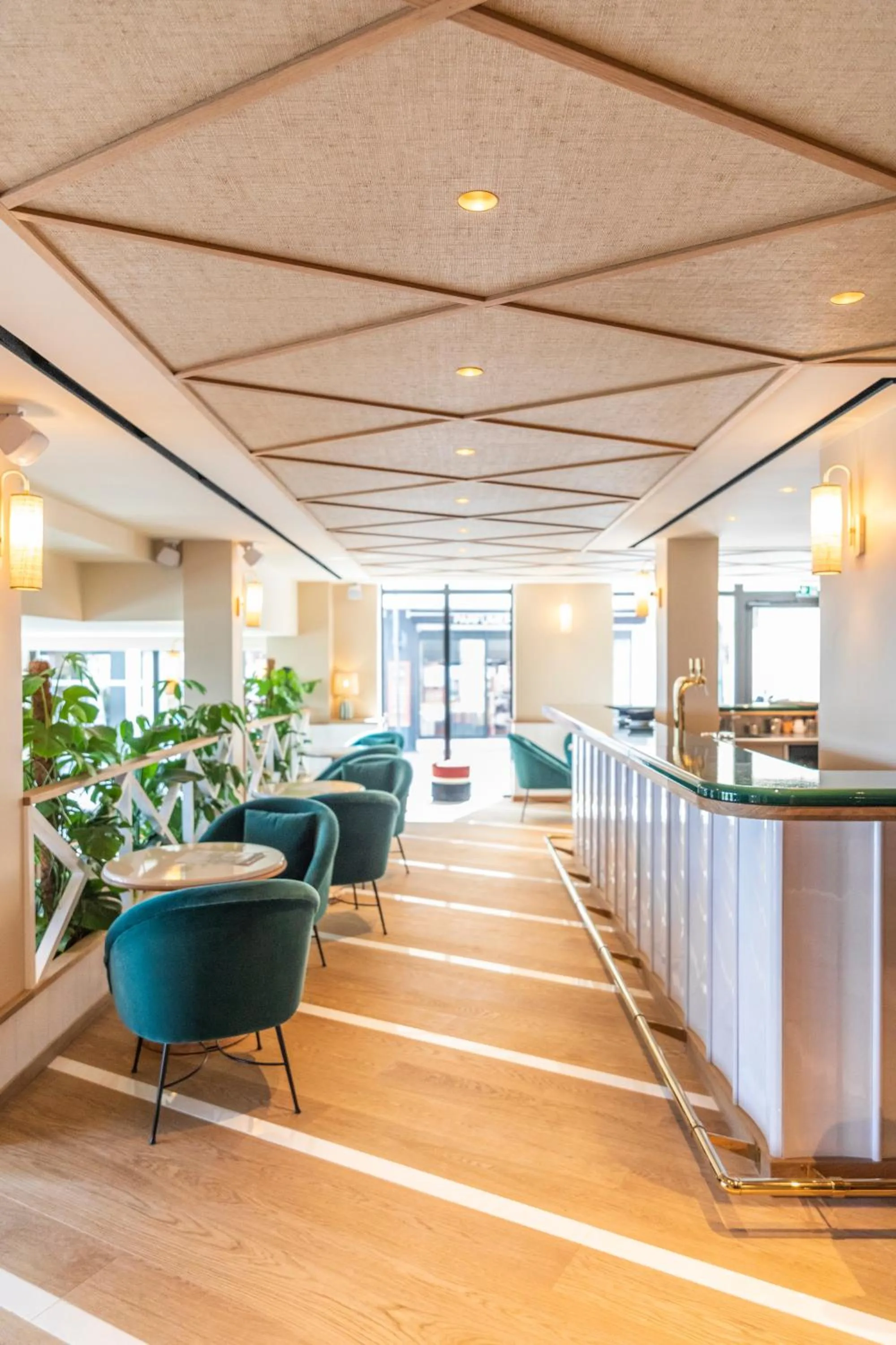 Lounge or bar in Hôtel Le Café de Paris