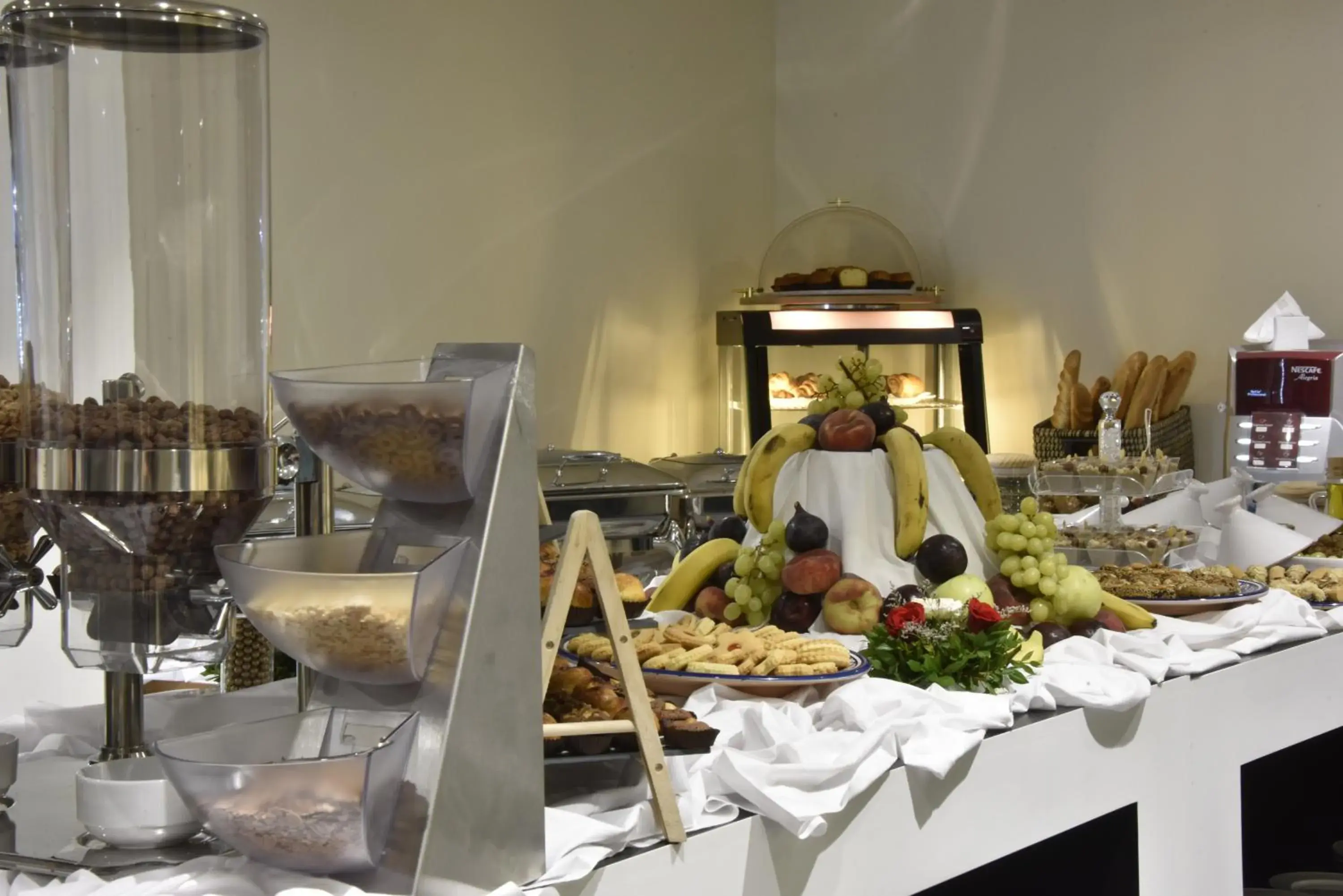 Breakfast in BUSINESS HOTEL SFAX Breakfast in BUSINESS HOTEL SFAX