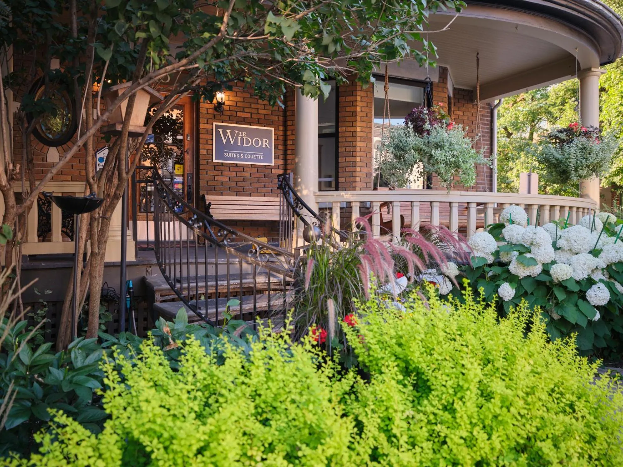 Property building in Le Widor