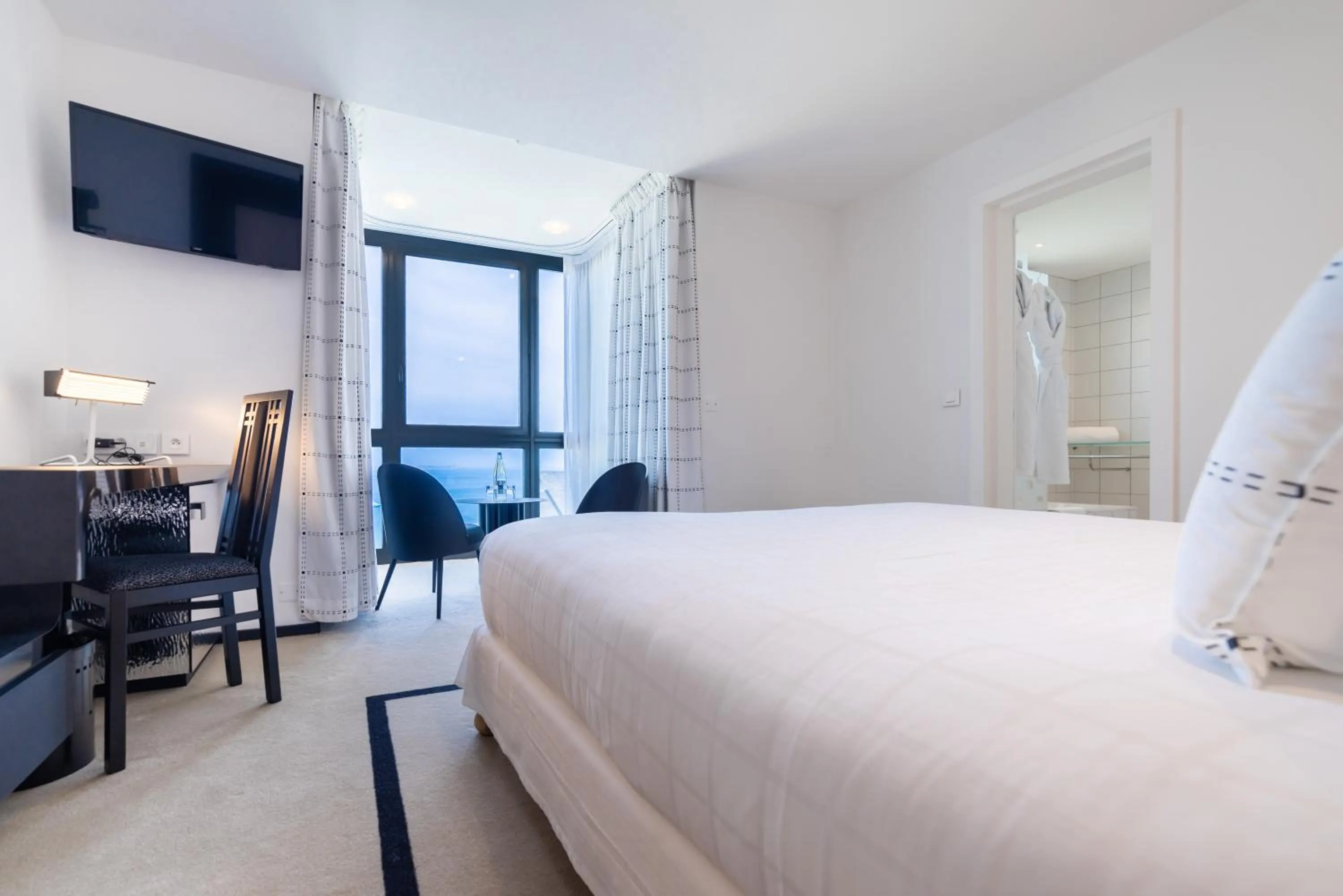 Photo of the whole room, Bed in L'Agapa Hôtel - Spa Codage