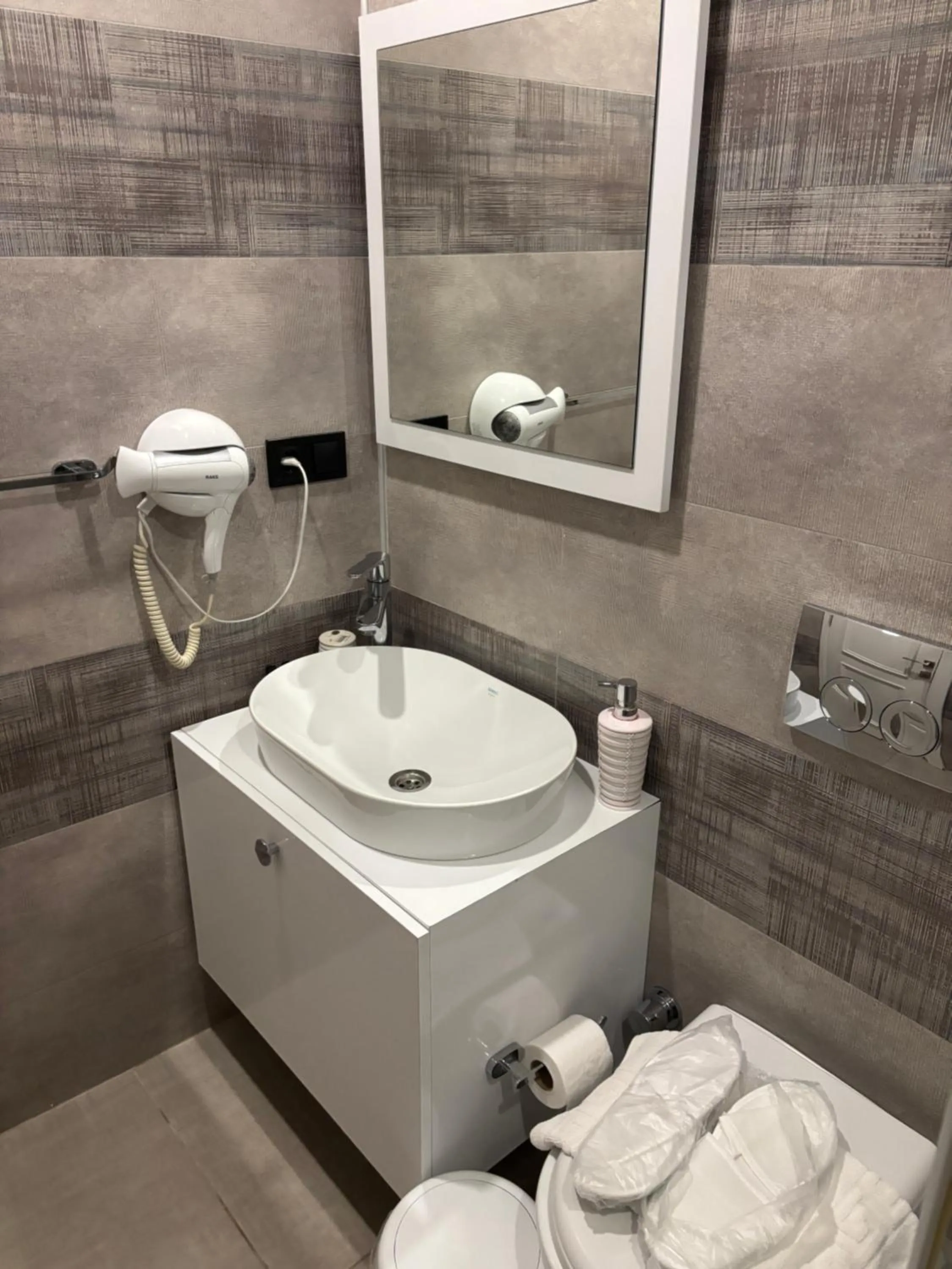 Toilet in Carpediem Apart