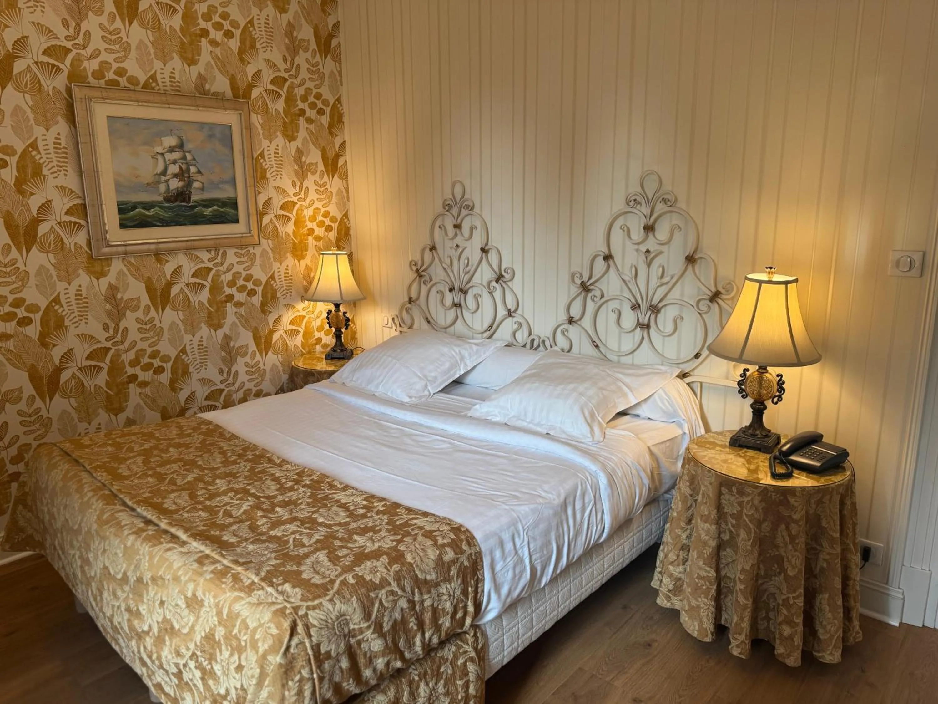 Bed in Hotel Restaurant Du Parc