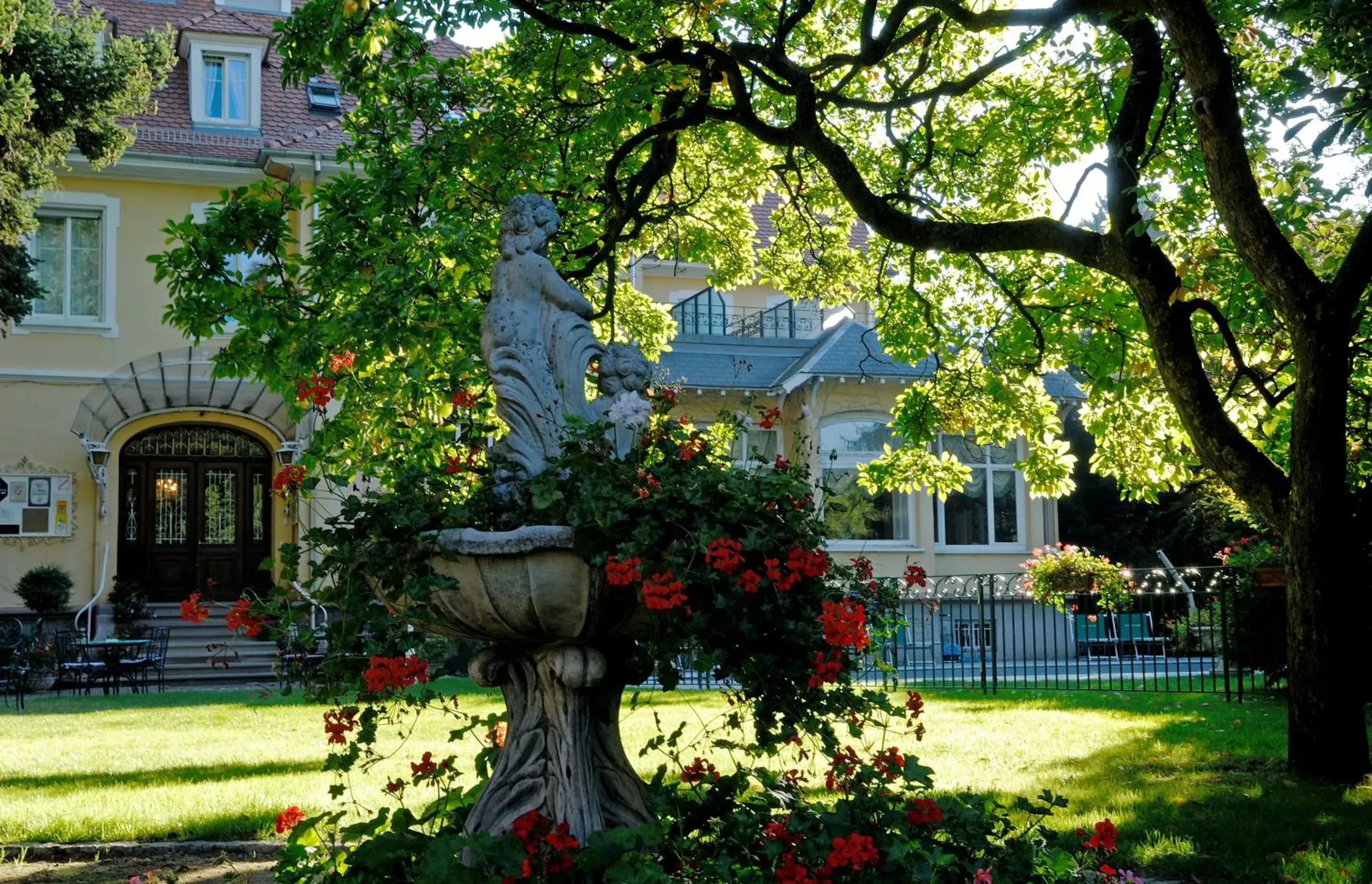 Garden in Hotel Restaurant Du Parc Garden in Hotel Restaurant Du Parc