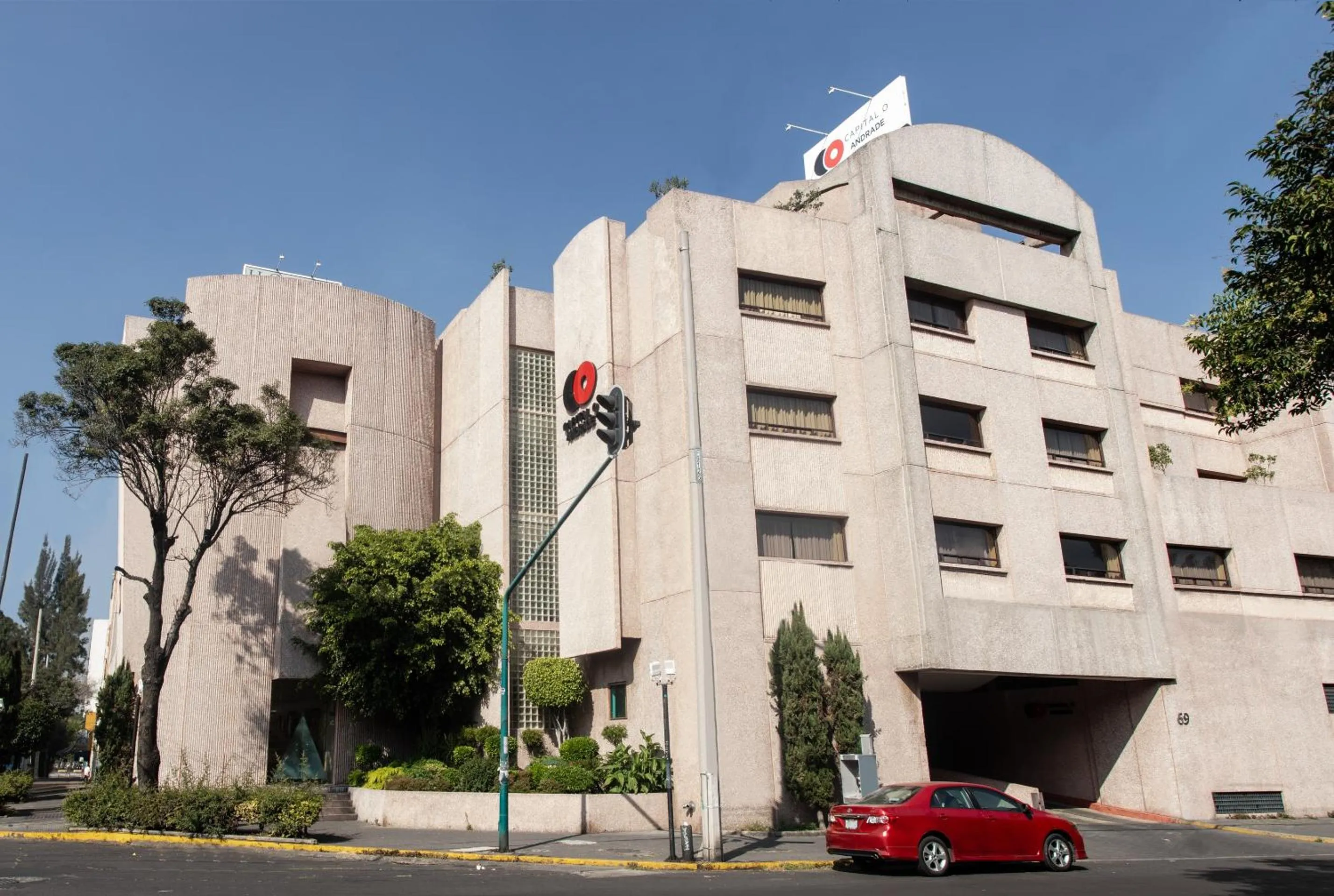 Facade/entrance in Capital O Andrade, Mexico City