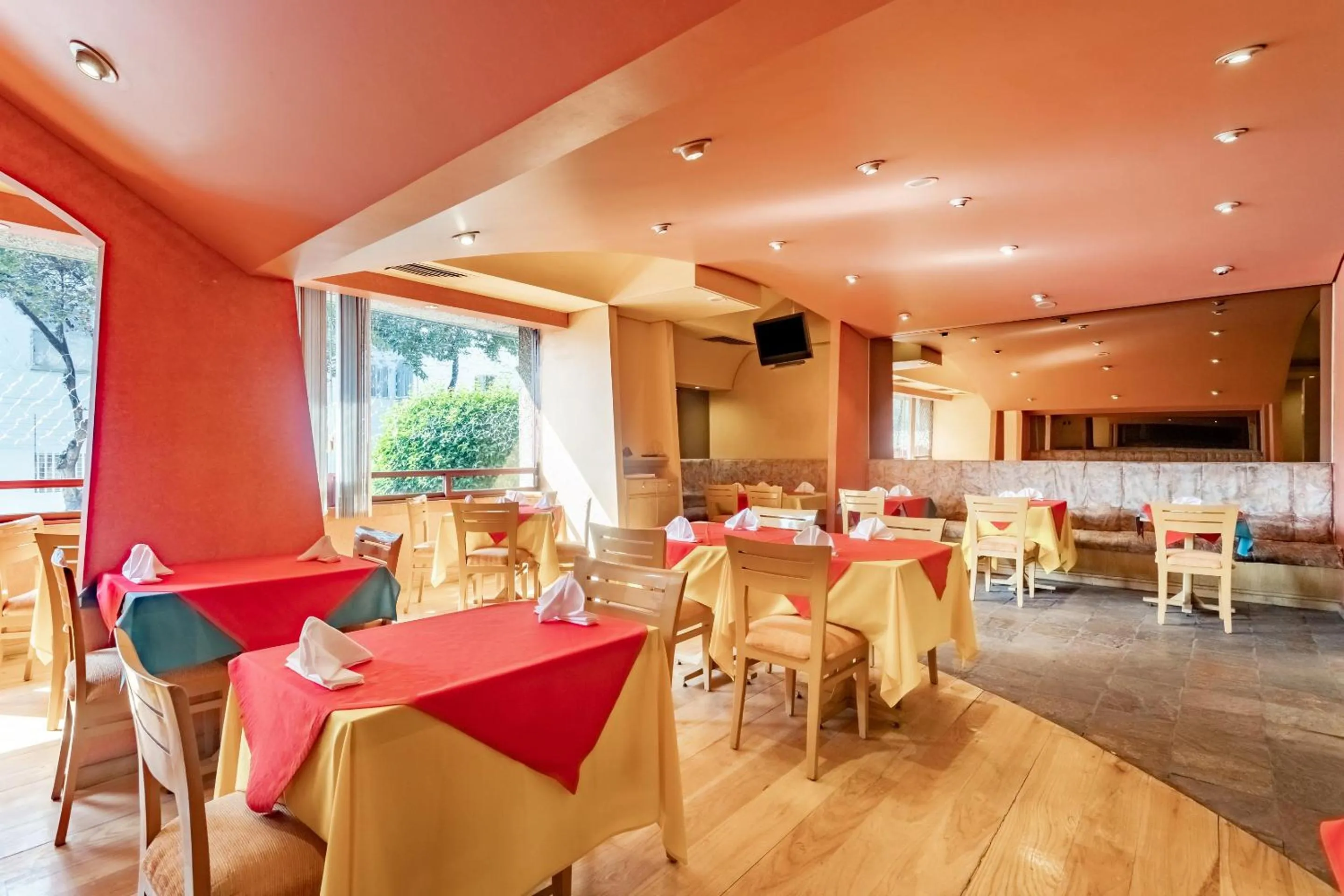 Restaurant/places to eat in Capital O Andrade, Mexico City